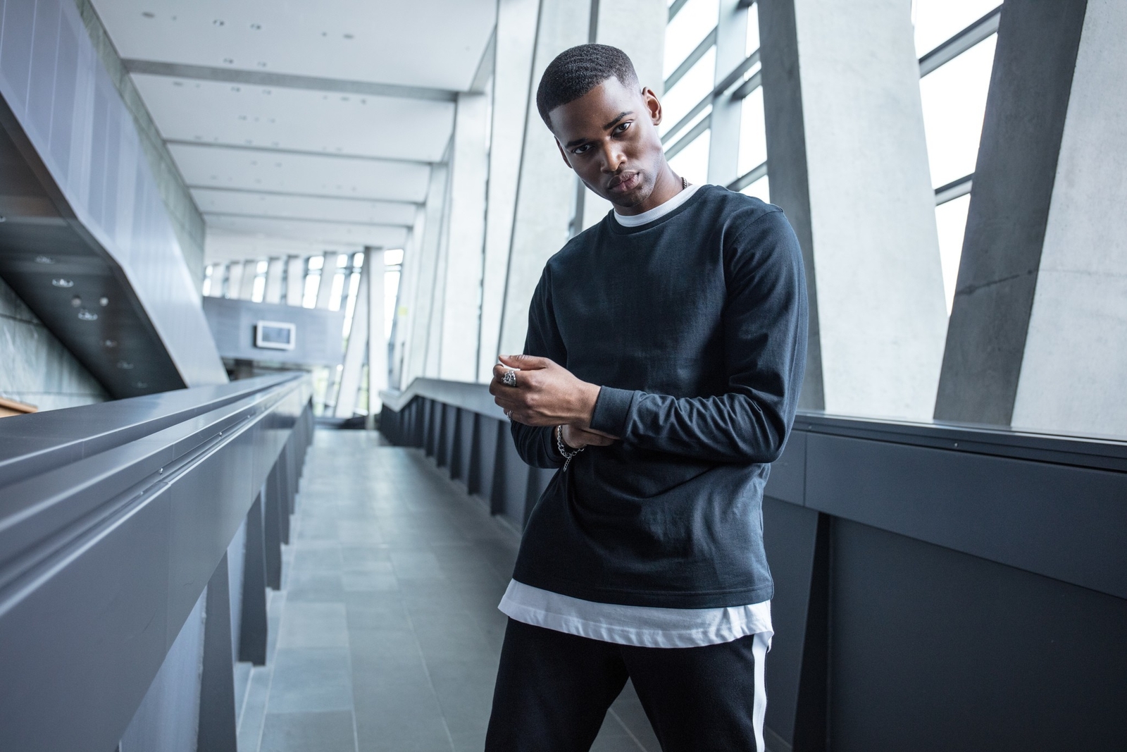 Build Your Brand Long sleeve with cuff rib – Long cut, Set-in sleeves