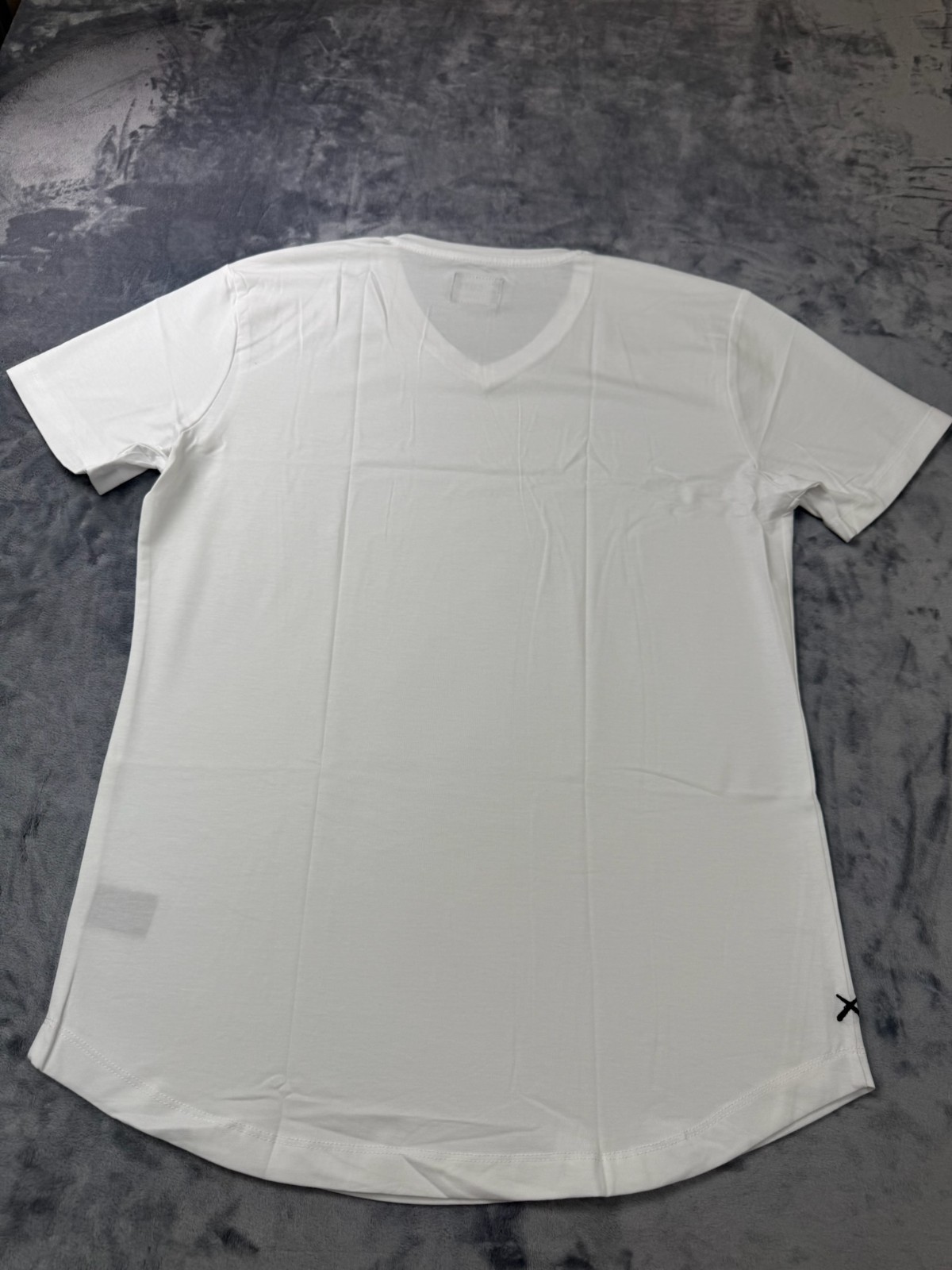 Cuts Clothing Short Sleeve V Neck Curve-Hem T-Shirt Mens Medium White Pyca Pro