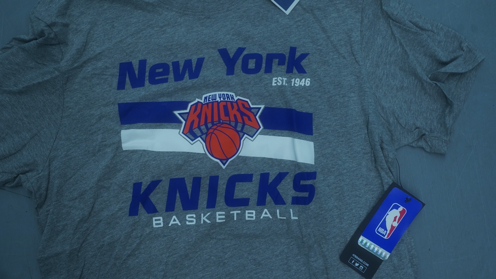 NEW YORK KNICKS BASKETBALL EST 1946 47 T-SHIRT GREY SIZE LARGE NEW WITH TAGS