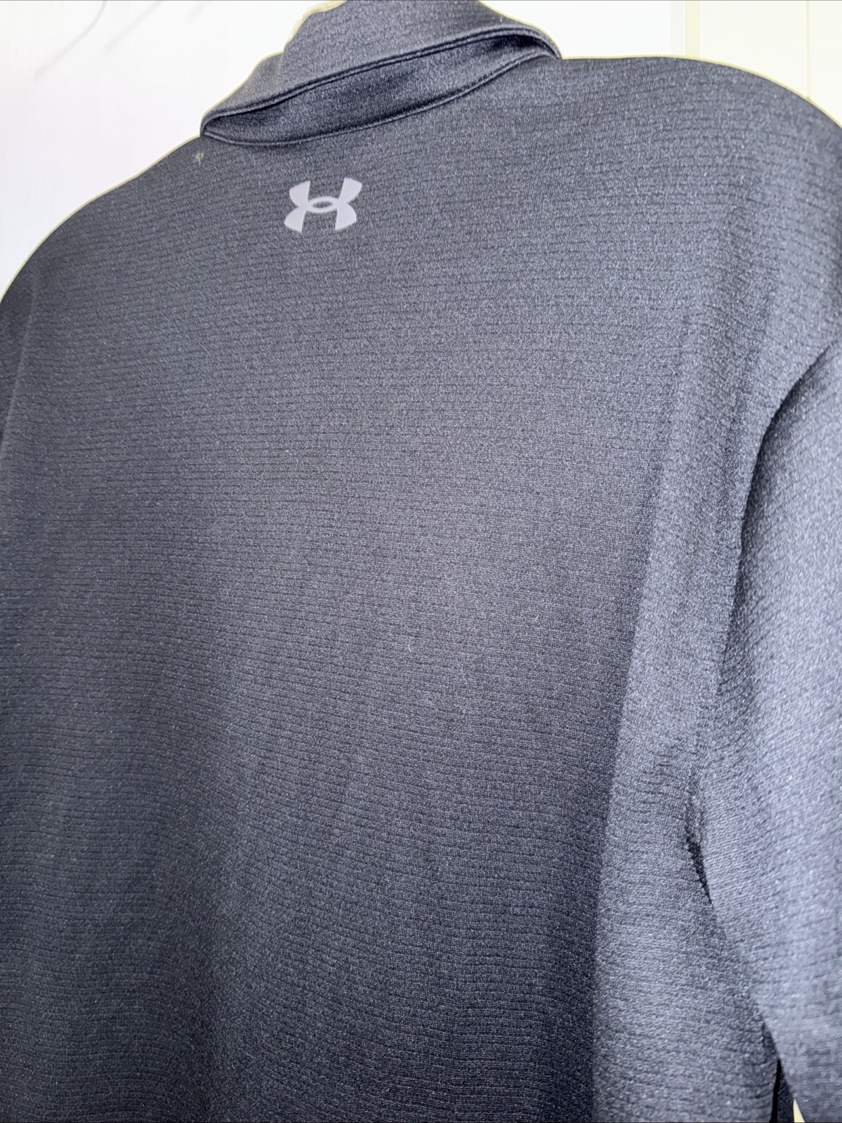 LARGE BLACK UNDER-ARMOR PULLOVER SHORT-SLEEVE SHIRT Machine Wash Polyester