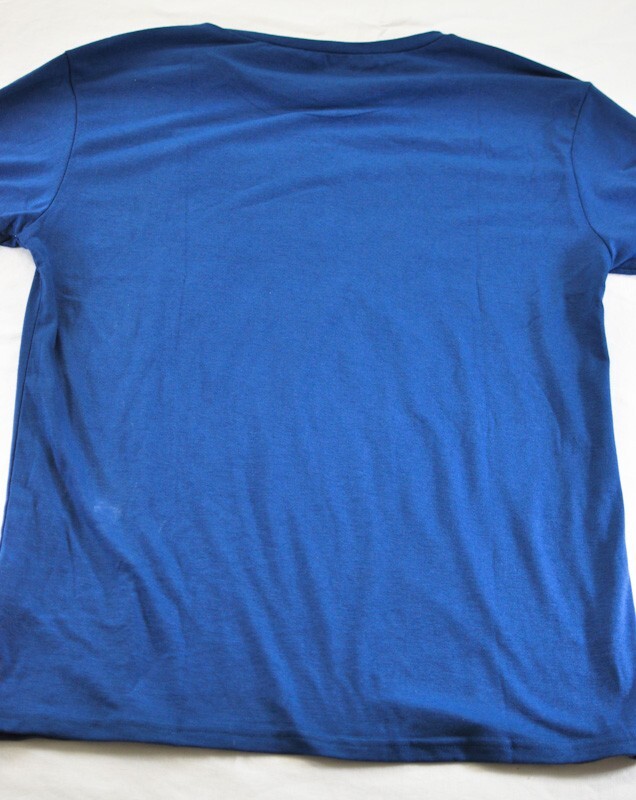 men’s pull-on shirt size medium blue with print short sleeve rayon spandex