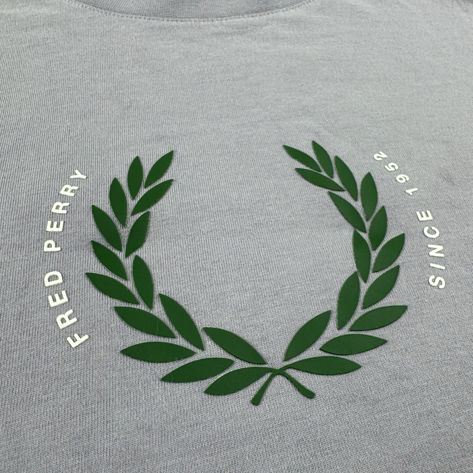 Fred Perry Light Purple Cotton Iconic Graphic T Shirt Size Men’s Small