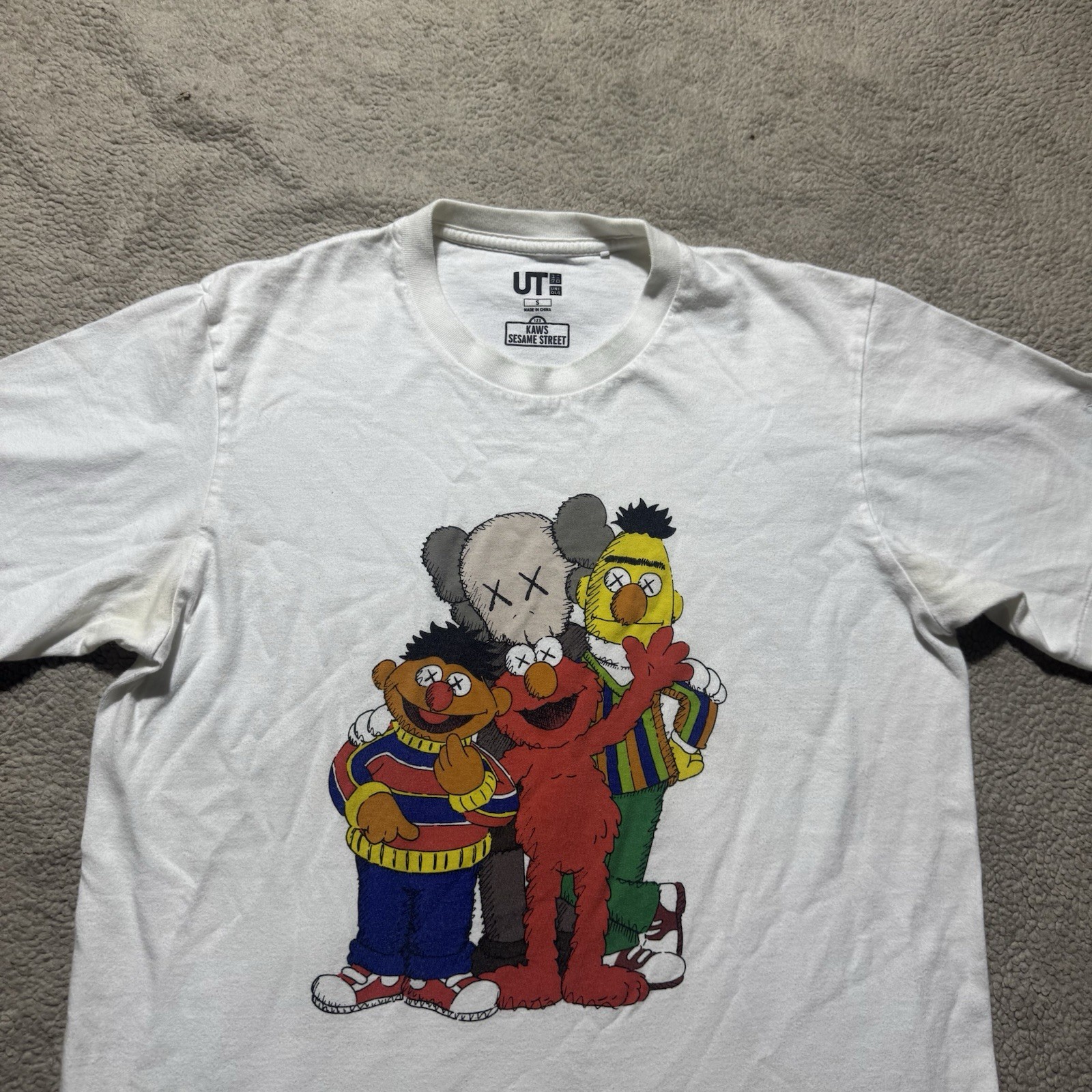 Uniqlo Shirt Adult Small Kaws Sesame Street Elmo Bert Ernie Graphic Crew Neck