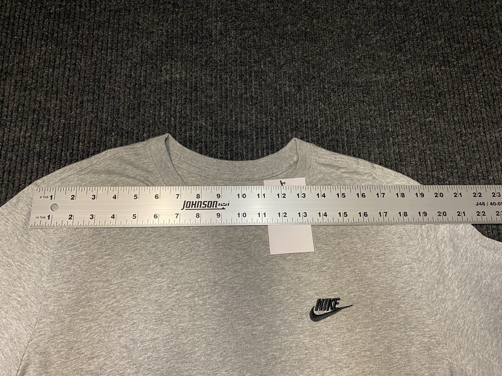 NWT The Nike Tee Mens Sportswear Embroidered Logo T-Shirt Grey AR4997-064 Sz XL