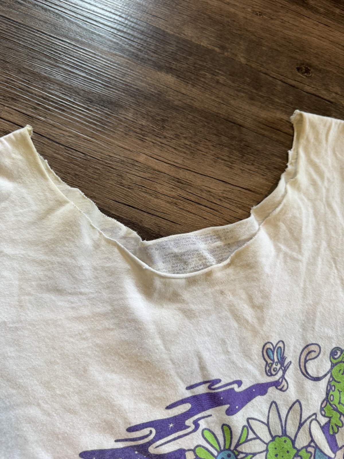 A-LAB Gone Trippin Frog White Shirt Size Large Scoop Neck Collar