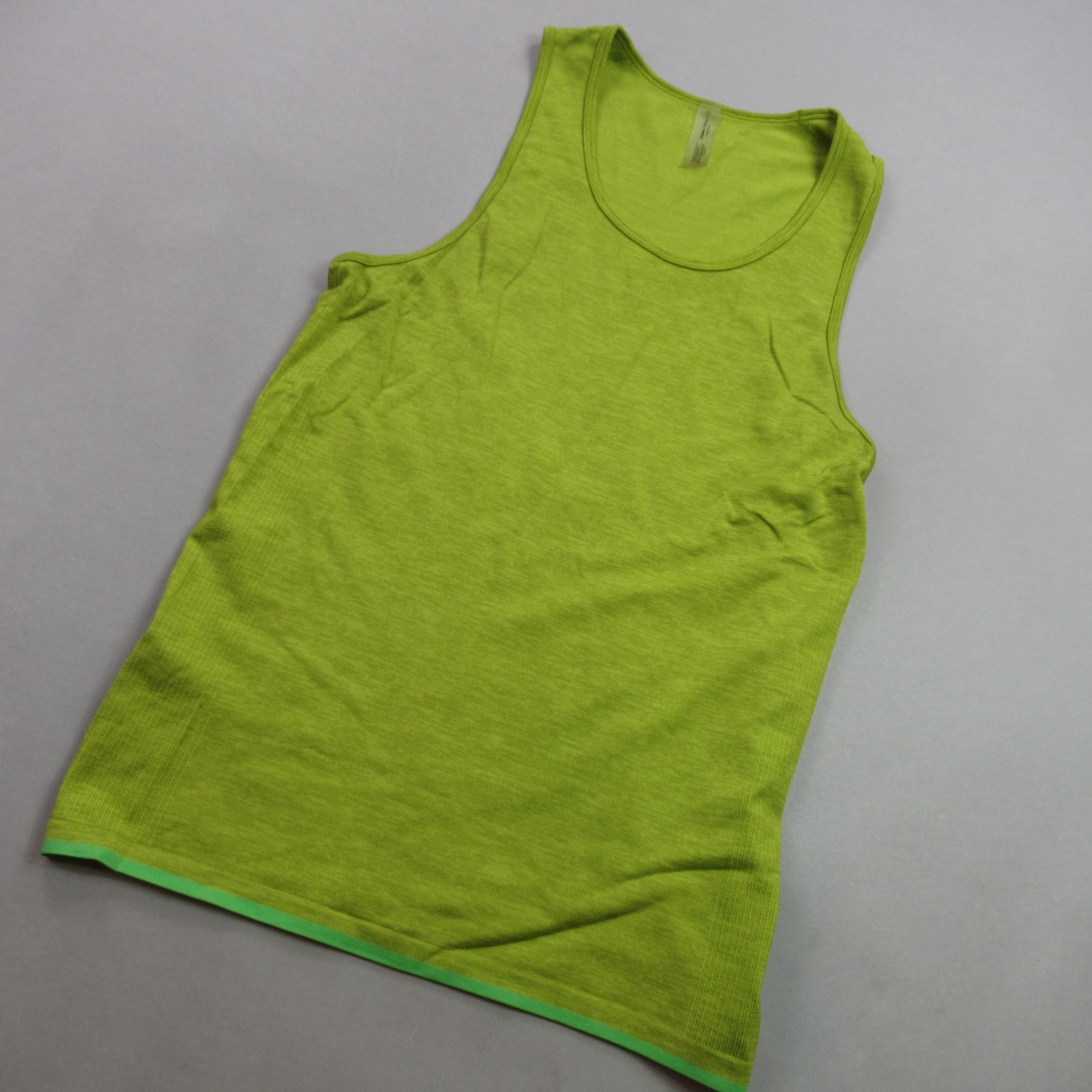 Outdoor Voices Shirt Mens Medium Sleeveless Crew Neck Workout Lightweight Green