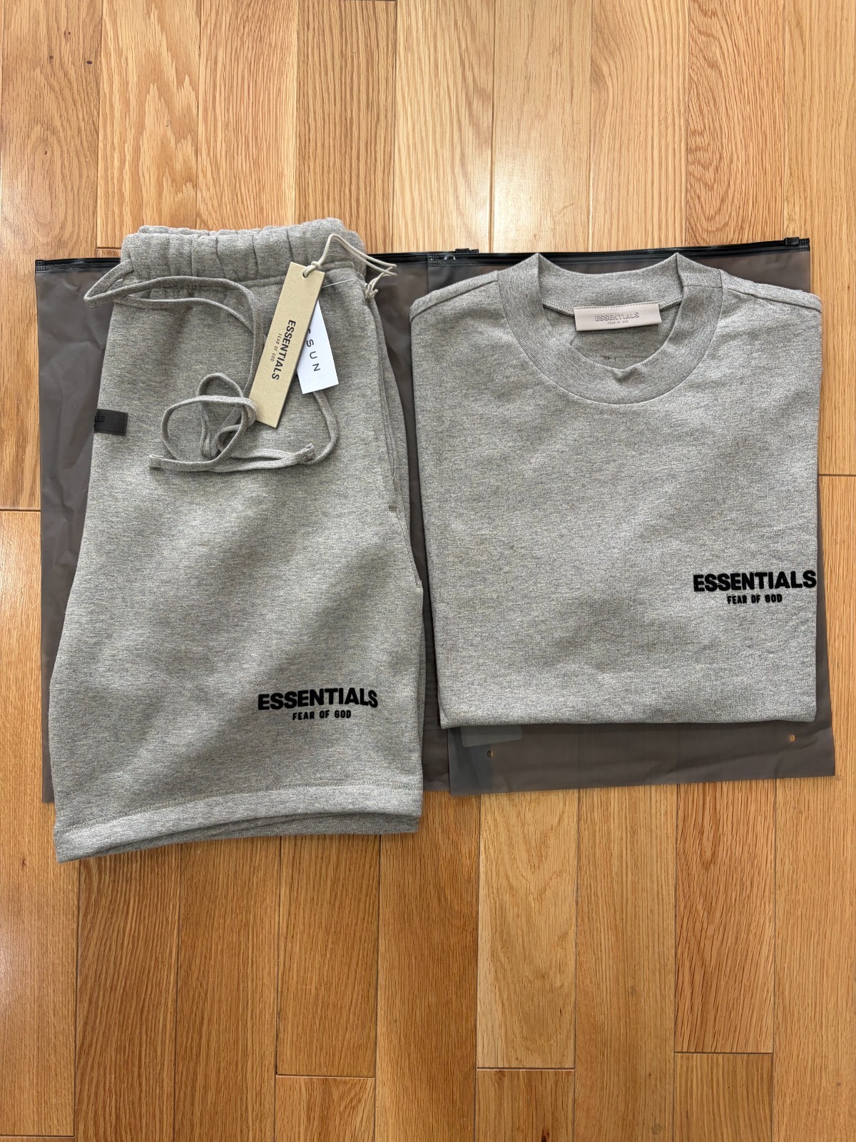 Essentials Set T-shirt and Short in Dark Oatmeal (size M)