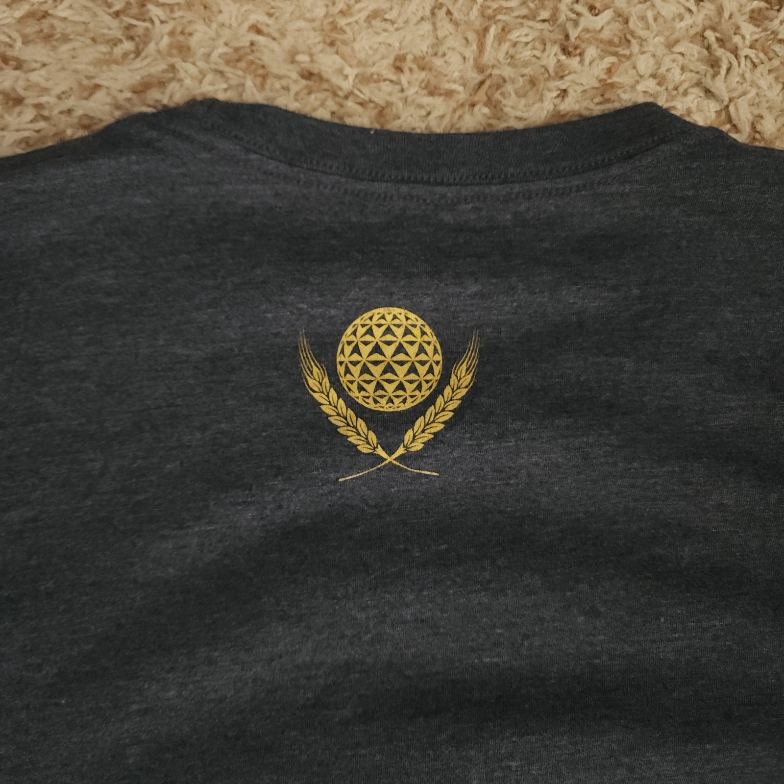Disney Parks 2019 Brews Around The World Mens XL Short Sleeve Epcot Shirt