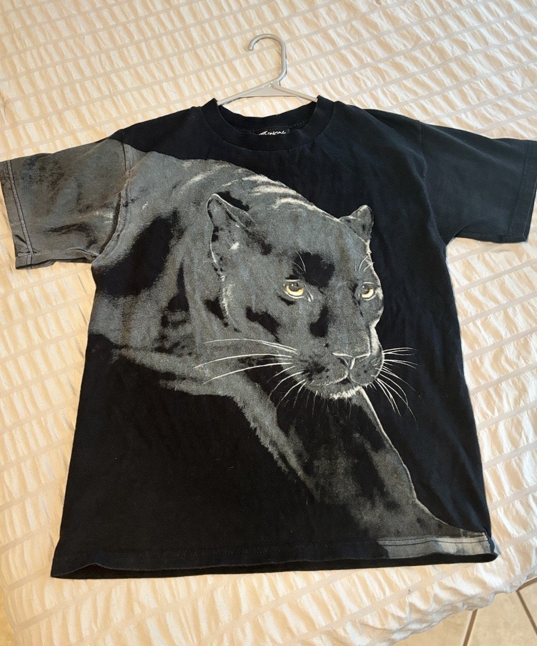 Radical Nature Men’s Medium T-Shirt 90s Vintage Animal Tee Black Panther Print