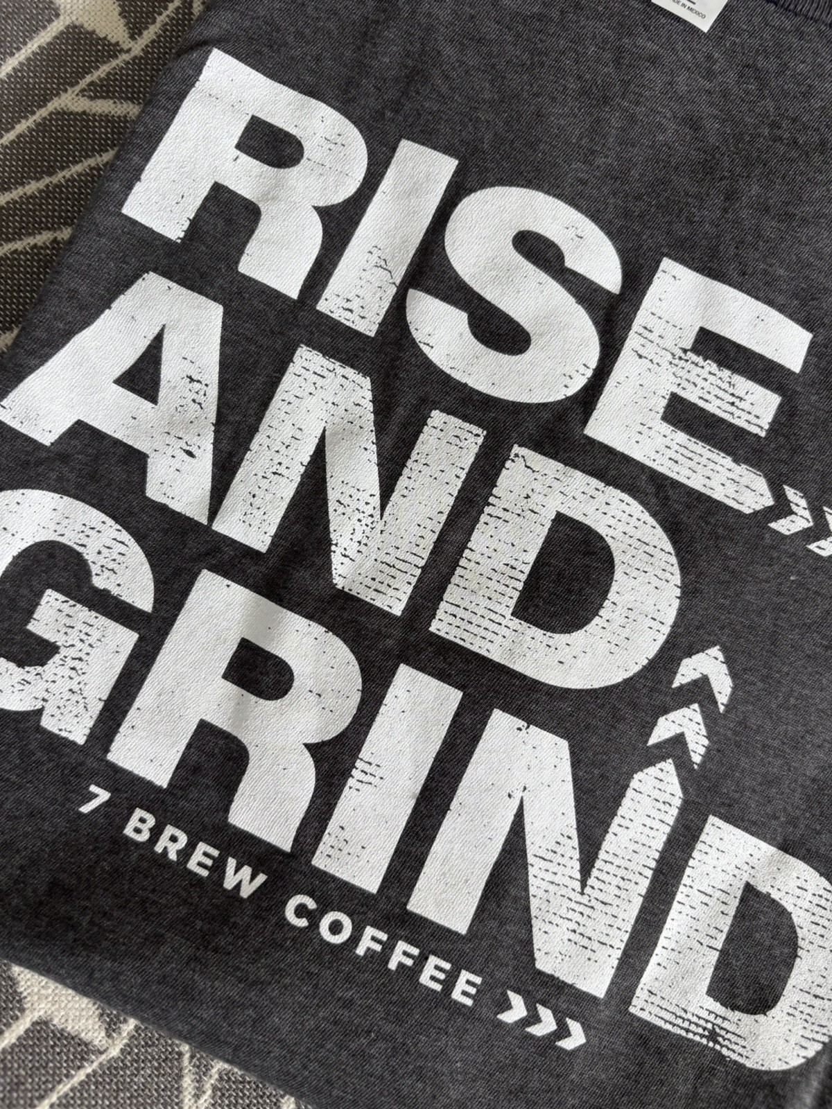 7Brew Drive Thru Coffee Rise and Grind T-Shirt Size L New!