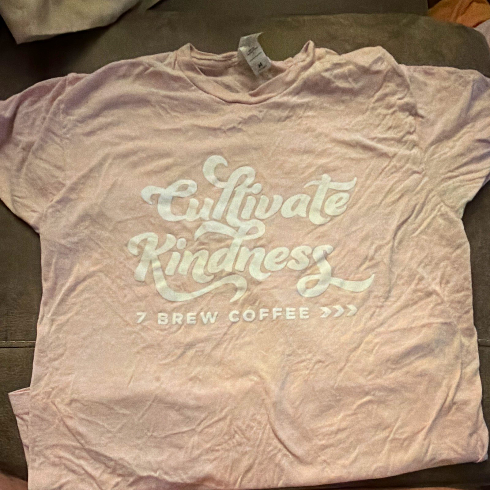7 Brew Coffee Cultivate Kindness Pink Graphic Logo Crew Neck T-Shirt M