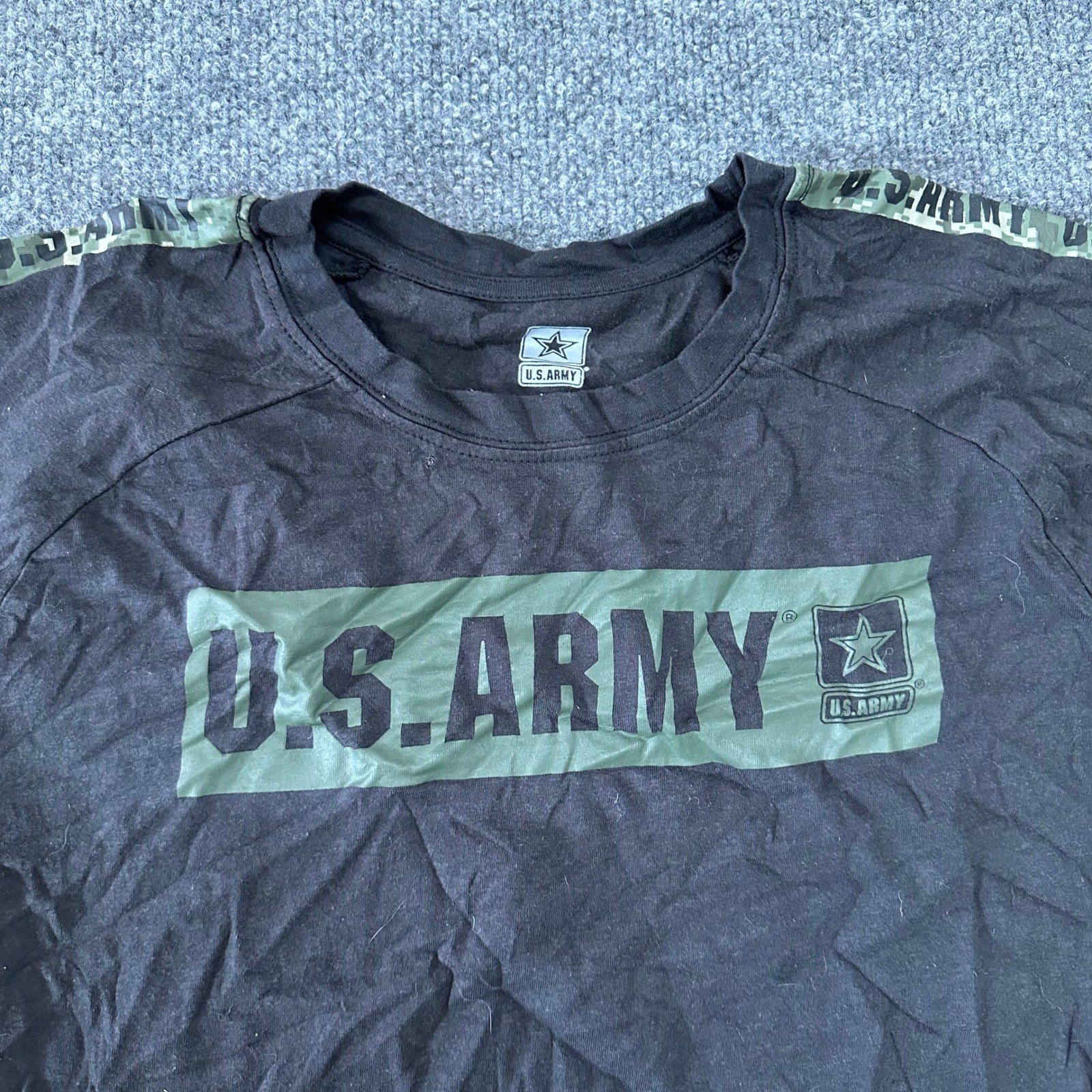 U.S. Army T-Shirt Mens Size Large Black Camo Shoulder Tape Graphic Logo Crewneck