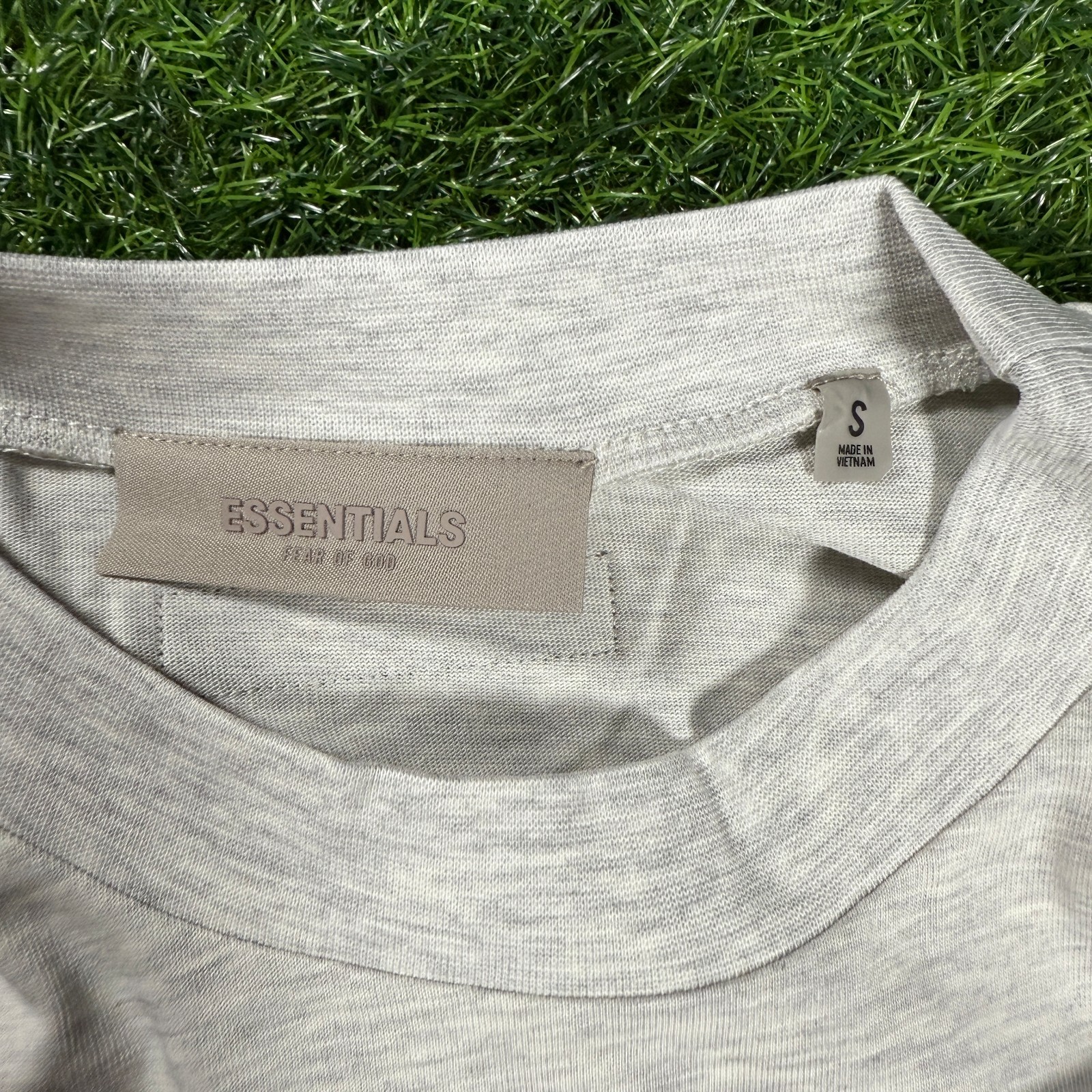 Fear of God Essentials T-Shirt SS22 Light Oatmeal – 100% Authentic (XS-XL)