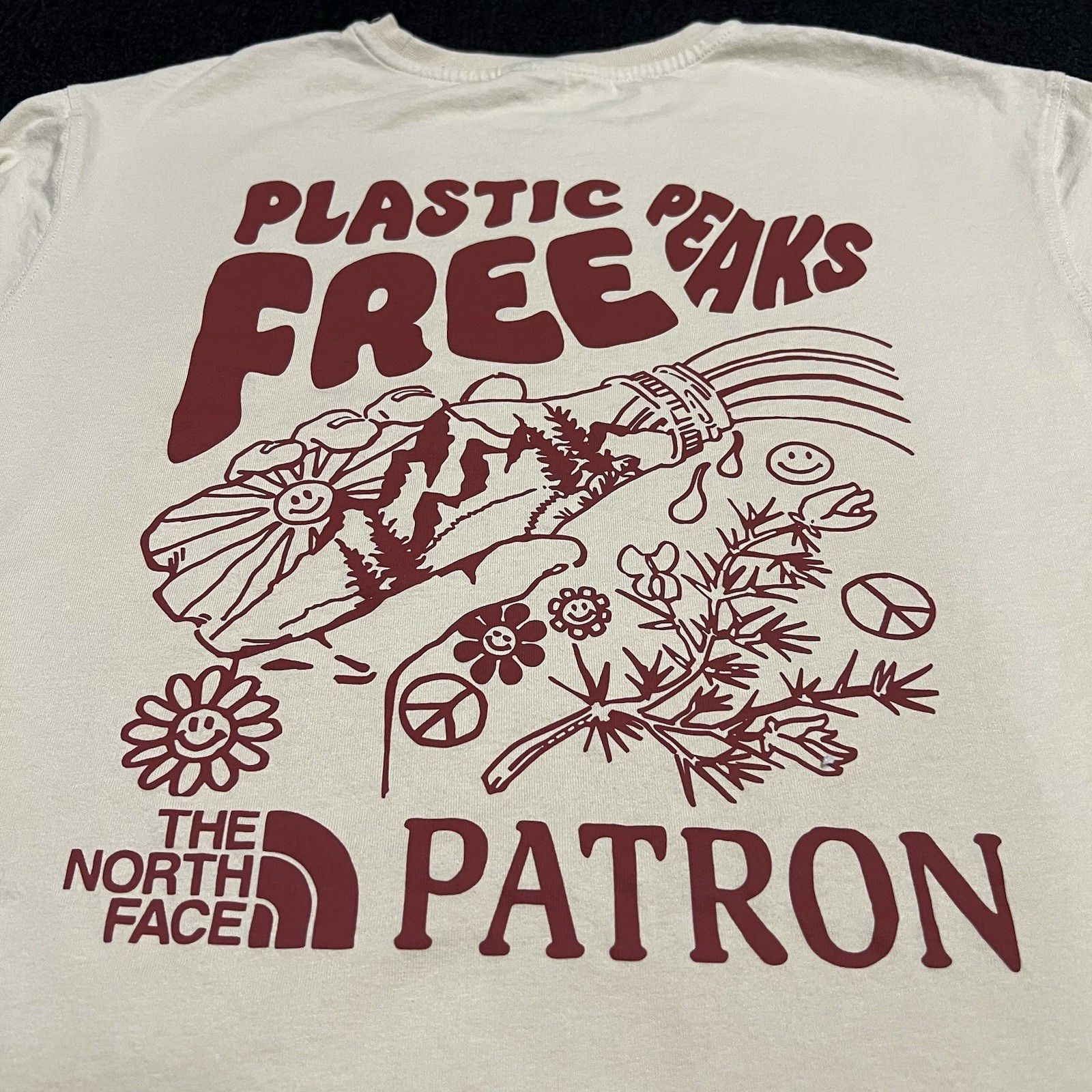 The North Face Long Sleeve T-Shirt Plastic Free Peaks Patron Mens Large Beige
