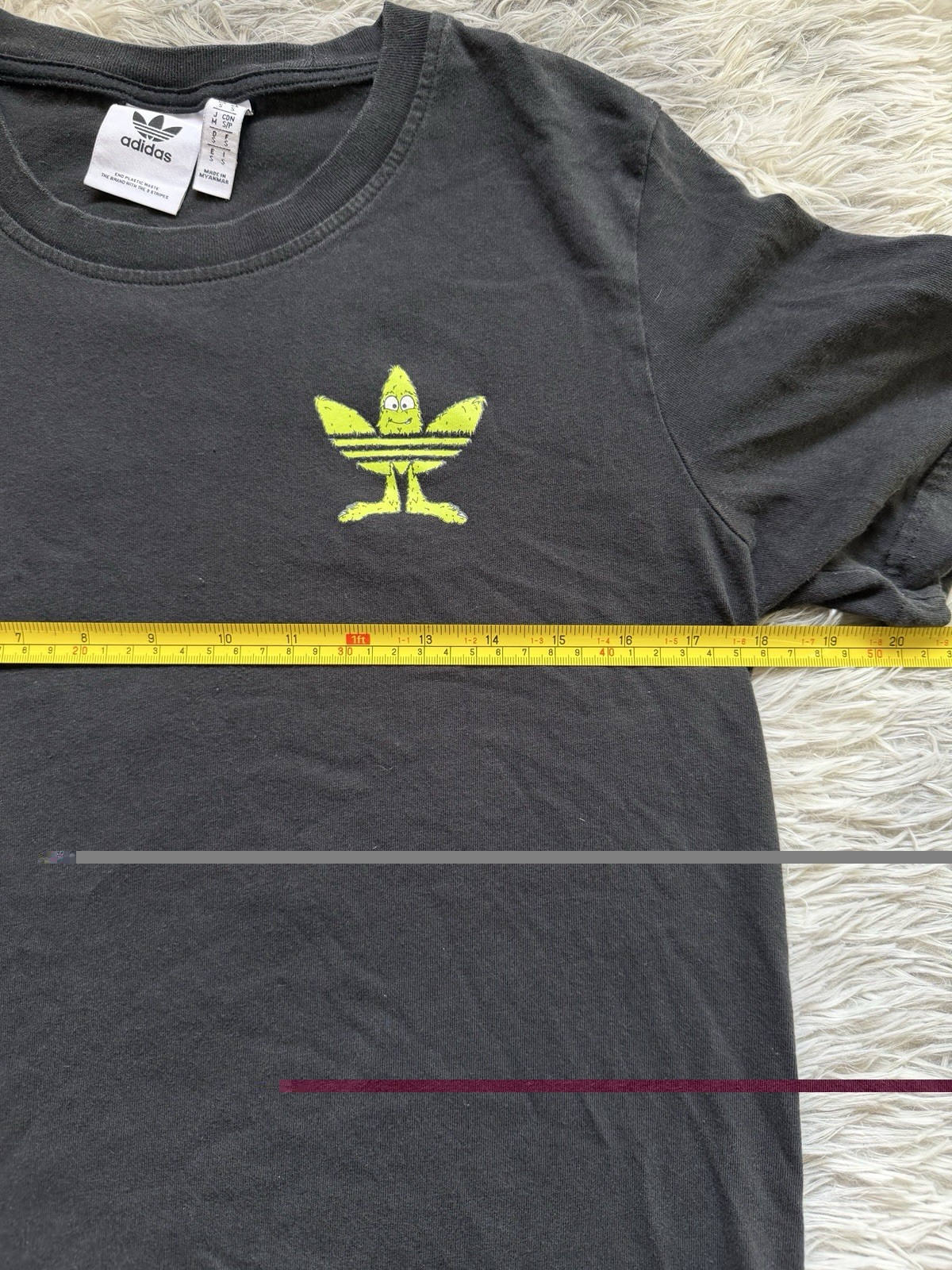 adidas Originals Men’s Black FUN Graphic Crew Neck T-Shirt Size S