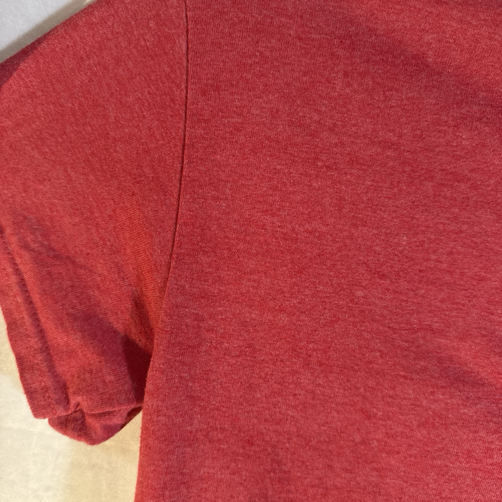 Riot Society Holiday Bear crewneck t-shirt Men’s Small Red 100% Cotton