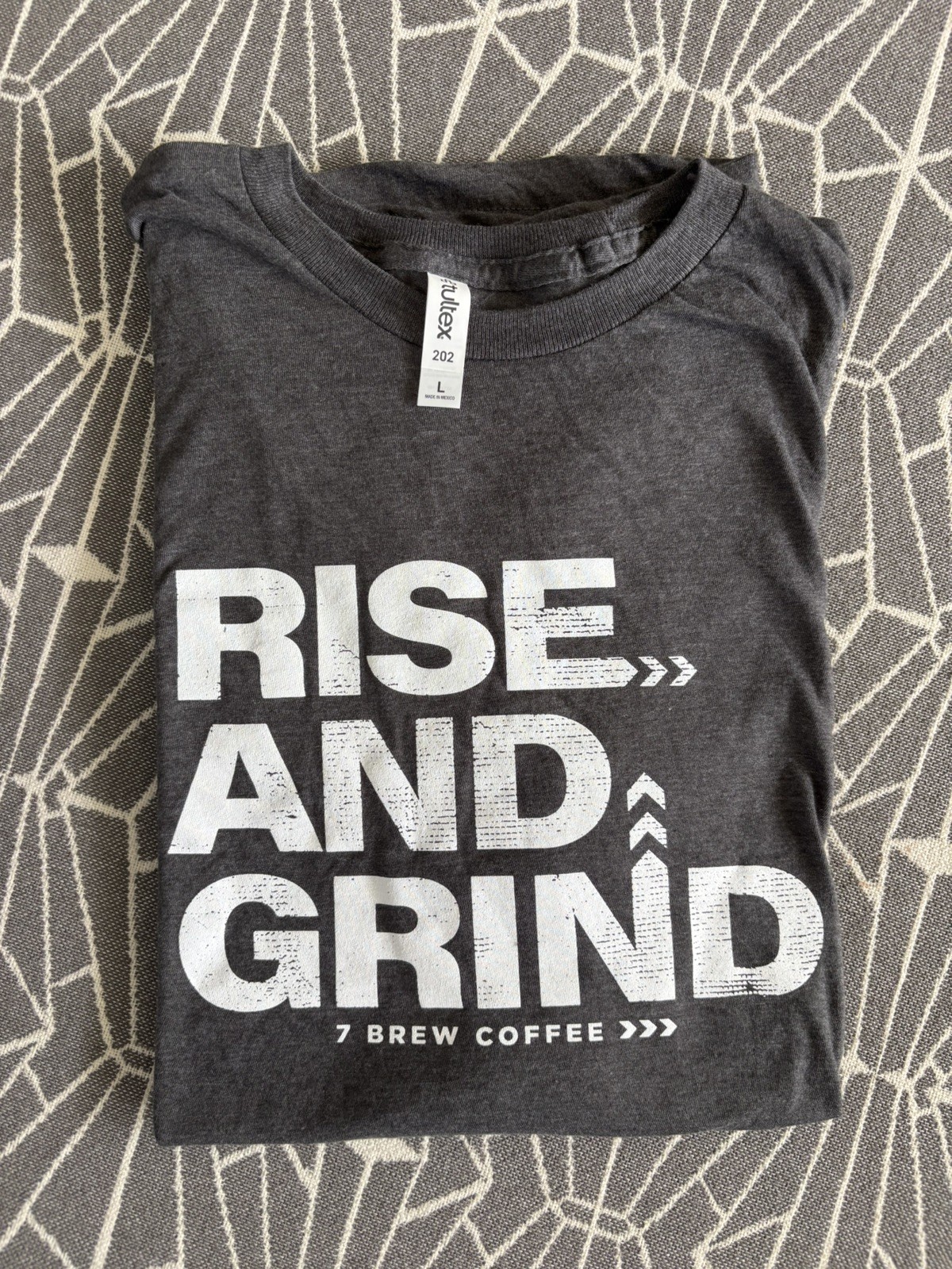7Brew Drive Thru Coffee Rise and Grind T-Shirt Size L New!