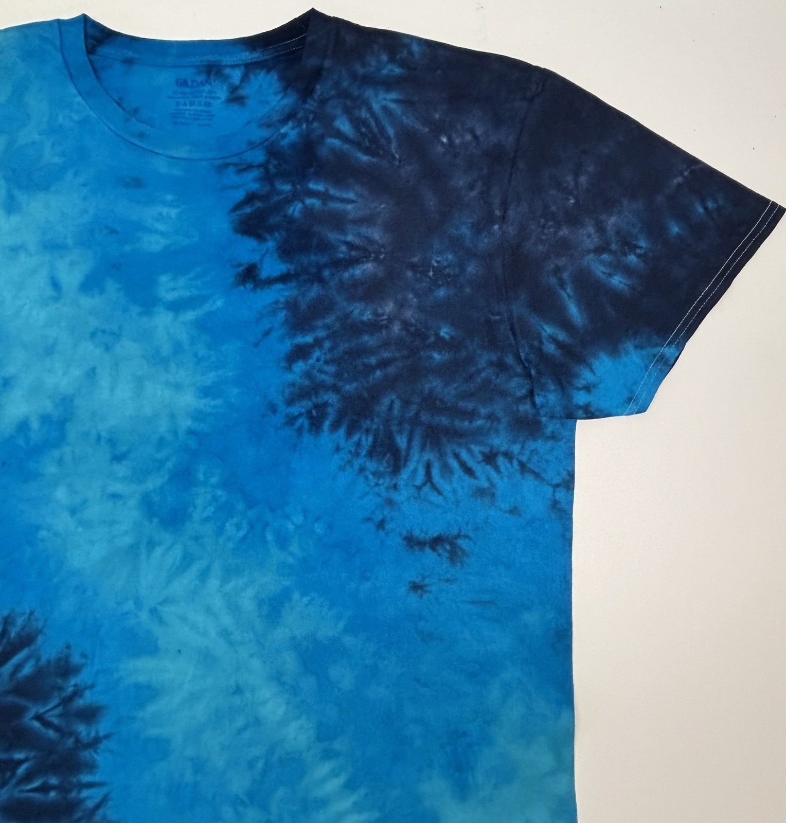 Gildan Handmade Tie Dye Unisex T-Shirt Size XL Multi Blue Scrunch Design Tee NEW