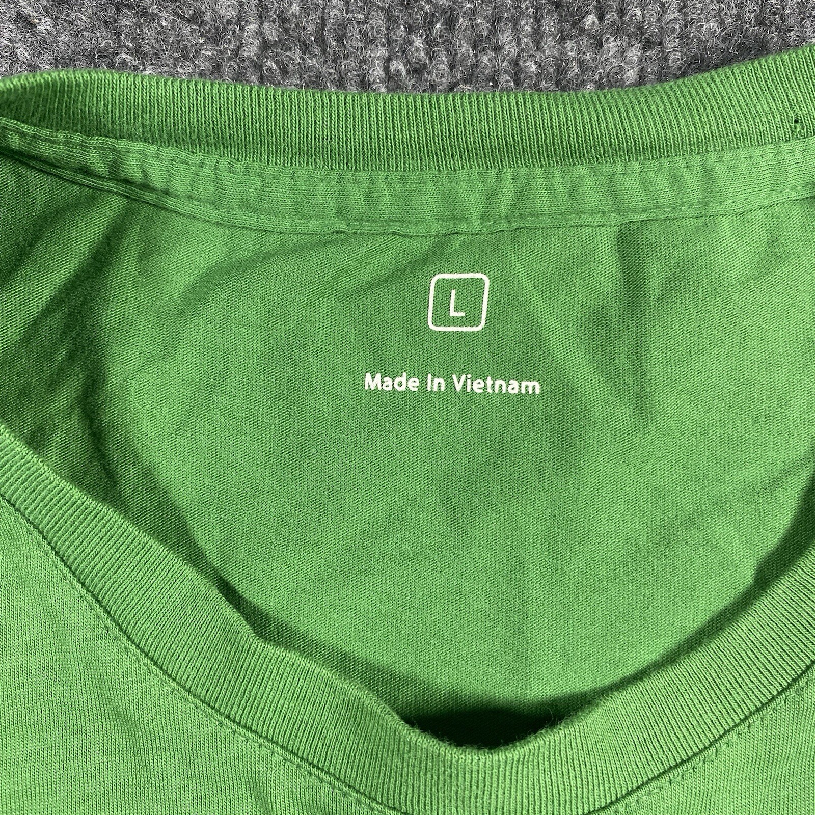 Apple Mens Large Long Sleeve Green Shirt Crew Neck Soft Cotton Lightweight