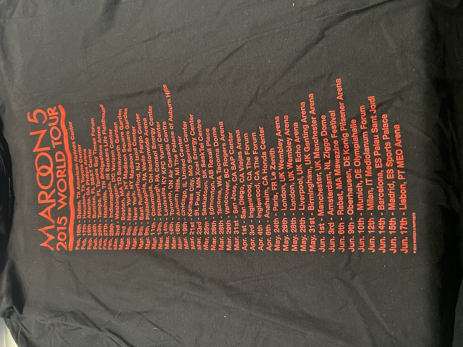 Maroon 5 T-Shirt Size M Black 2015 World Tour Concert Band Graphic Adam Levine