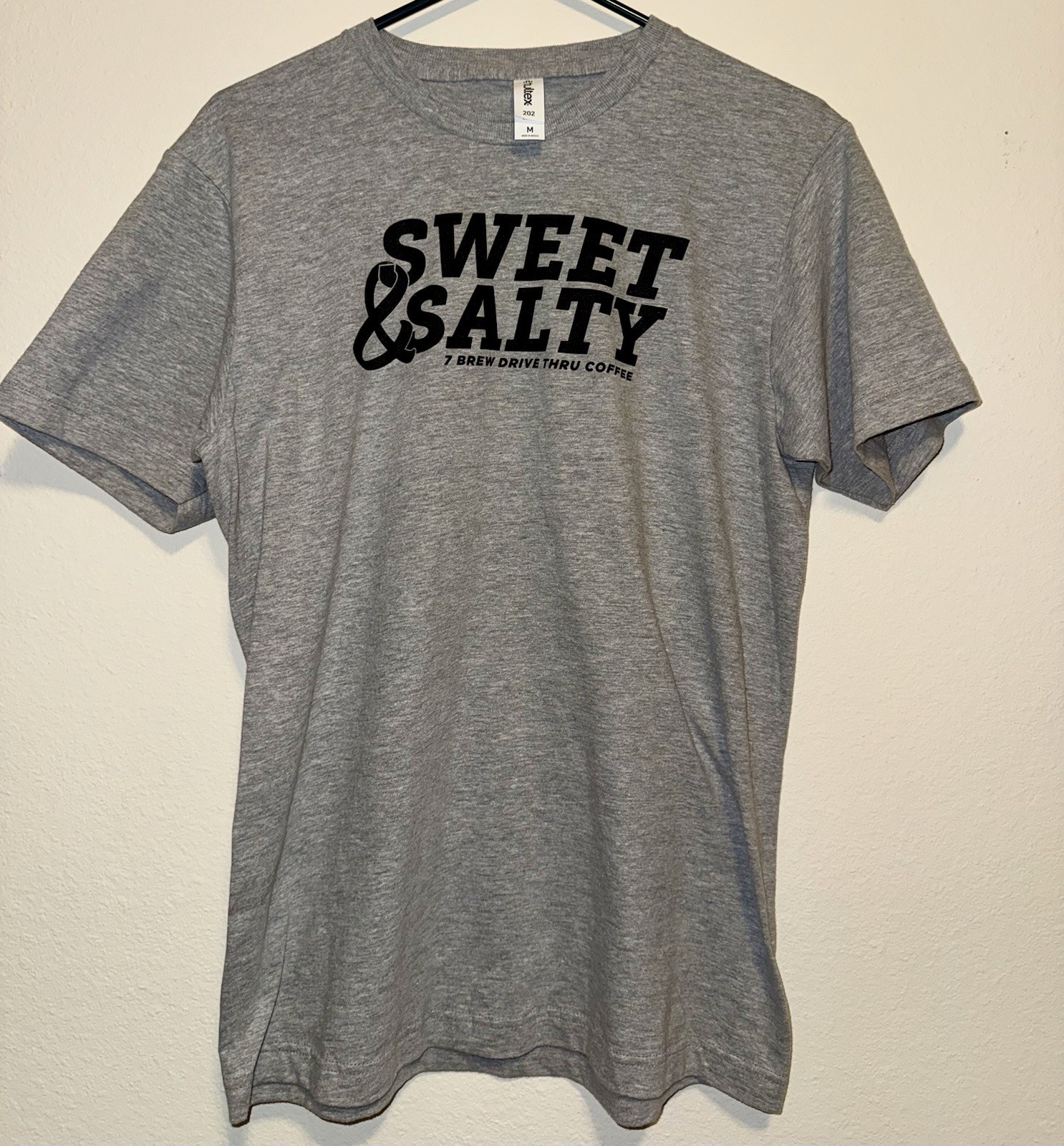 7 Brew Drive Thru Coffee Logo T-Shirt S Unisex Adults Gray SWEET & SALTY