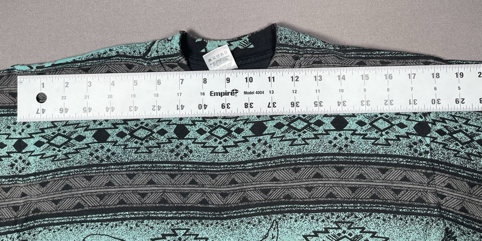 Vintage Fruit Of The Loom USA Aztec Blue Print T-Shirt – Adult Size Large