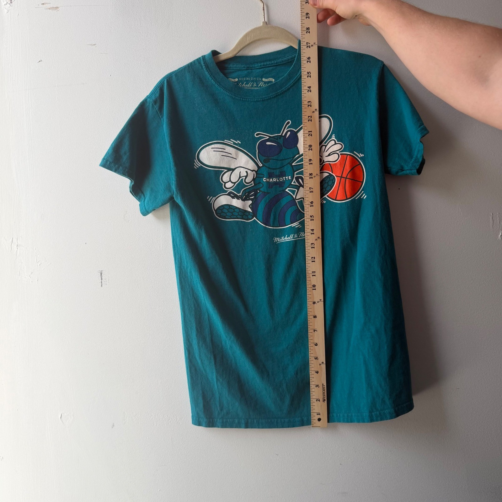 Mitchell & Ness Charlotte Hornets Teal Graphic T-Shirt Mens Small NBA Basketball