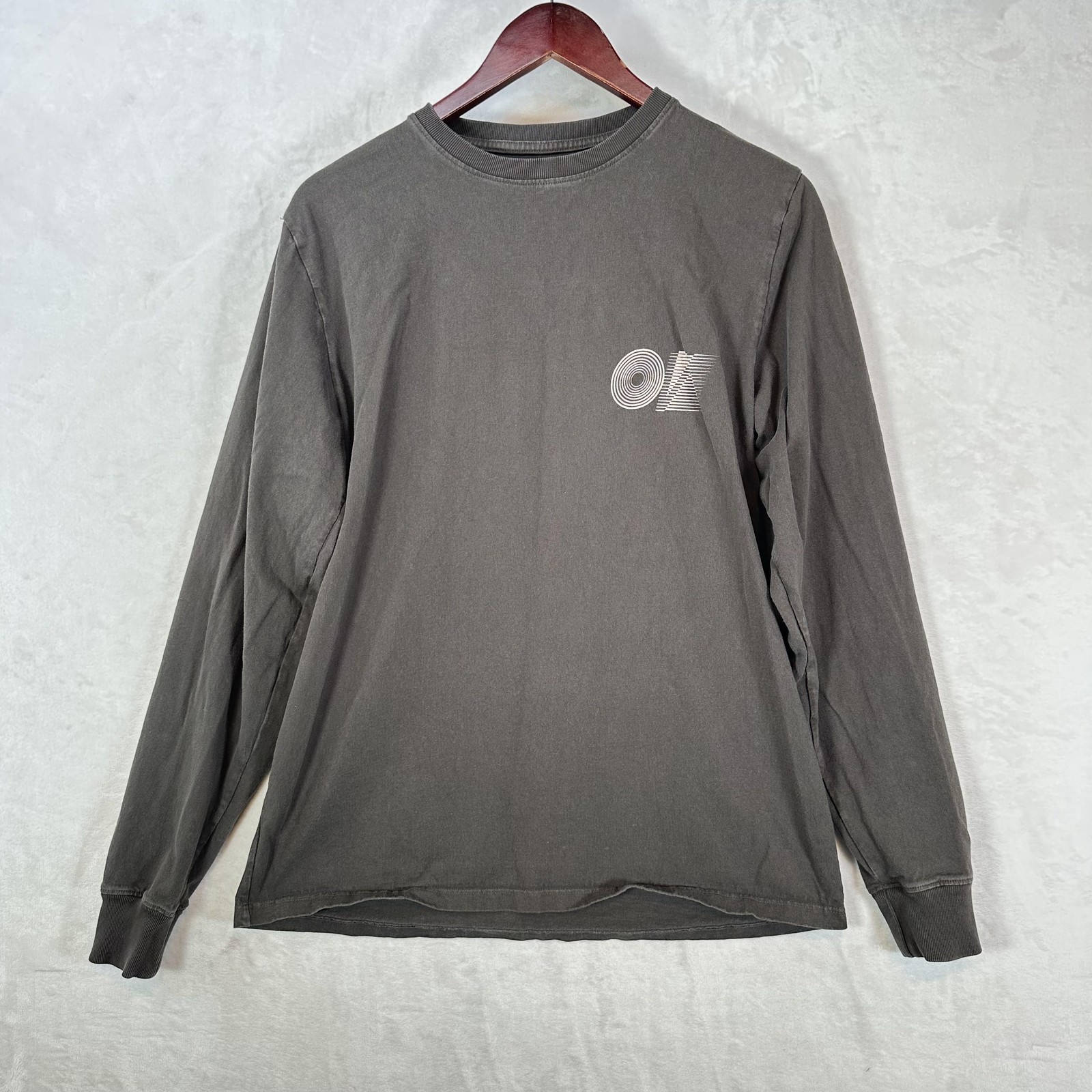 Outdoor Voices Shirt Mens Small Gray OV Logo Long Sleeve Made USA Cotton Graphic