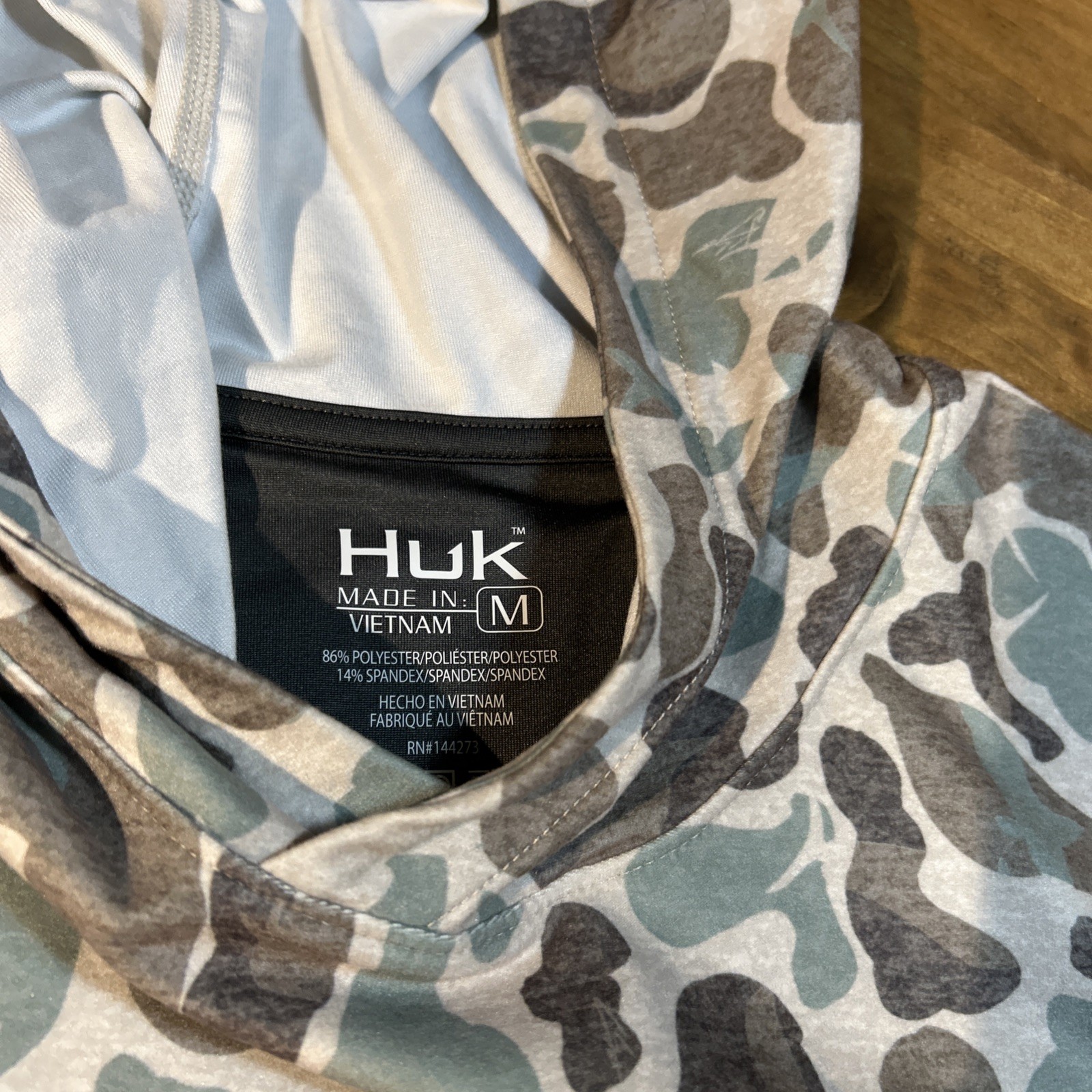 Huk Leeward KC Printed Lightweight Fleece Pullover Hoodie – Volcanic Ash – M