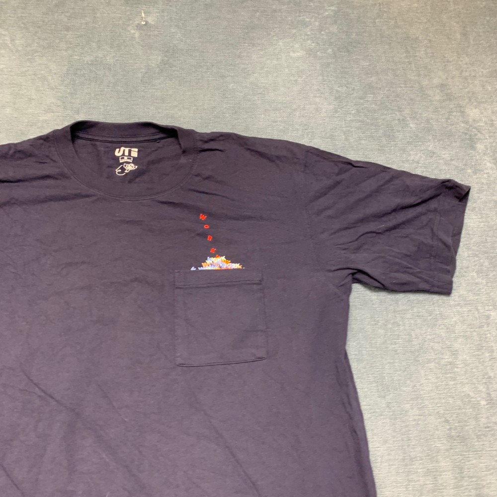 Uniqlo T-Shirt Mens Medium Navy Blue Cotton Work Graphic Casual Everyday Wear