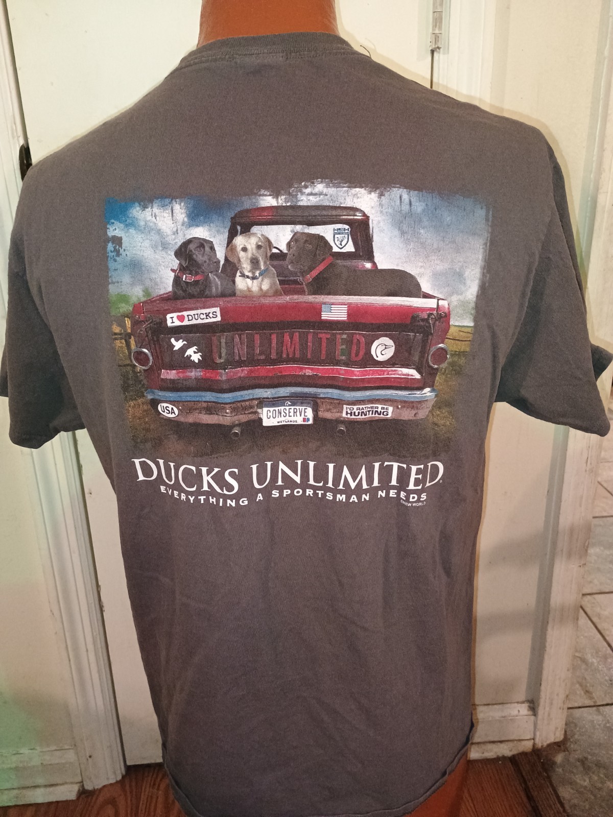 Ducks Unltd. Everything a Sportsman Need Men’s Medium Gray Short Sleeve T-Shirt.