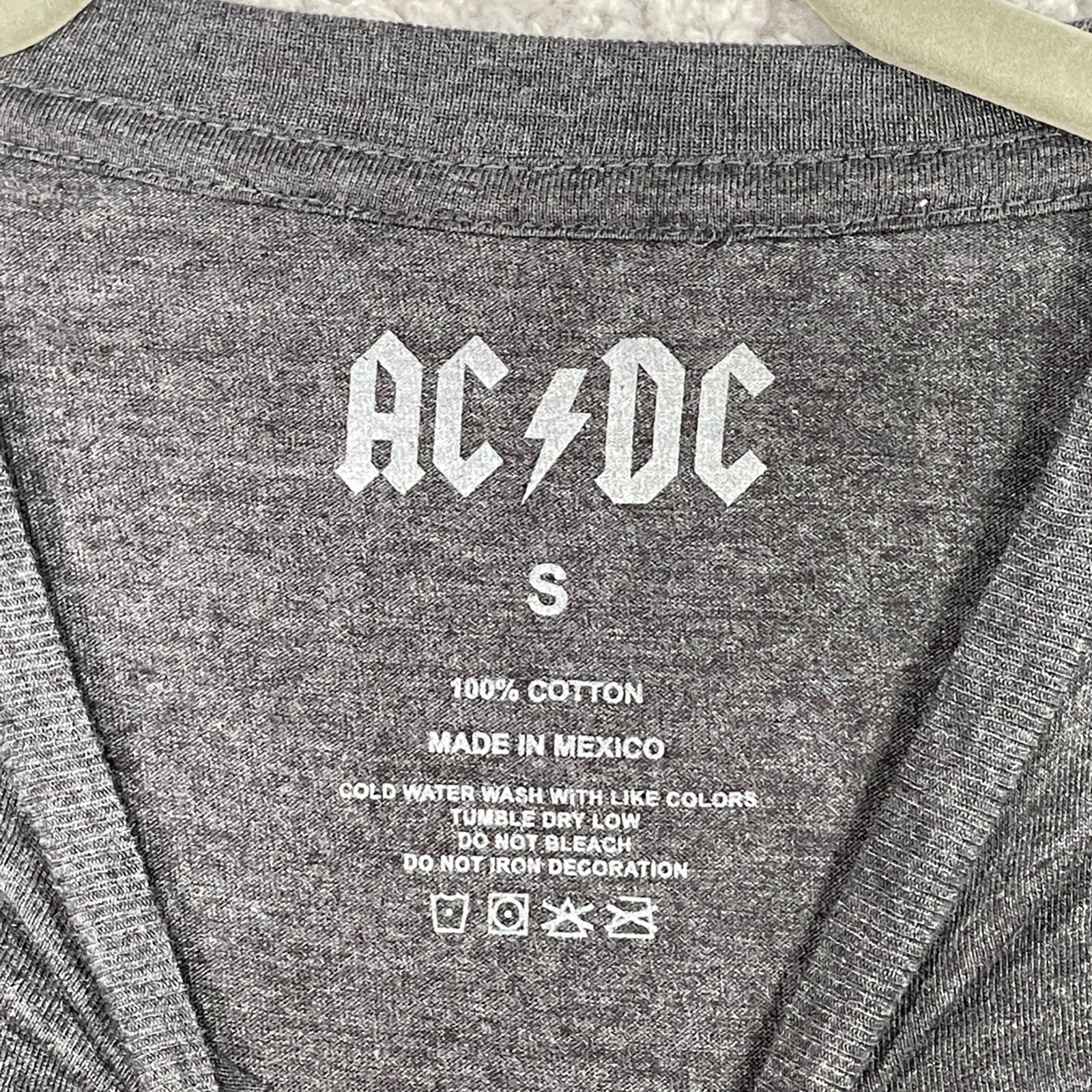 AC/DC Charcoal Gray Concert Band Rock 100% Cotton T Shirt Mens Size Small ACDC