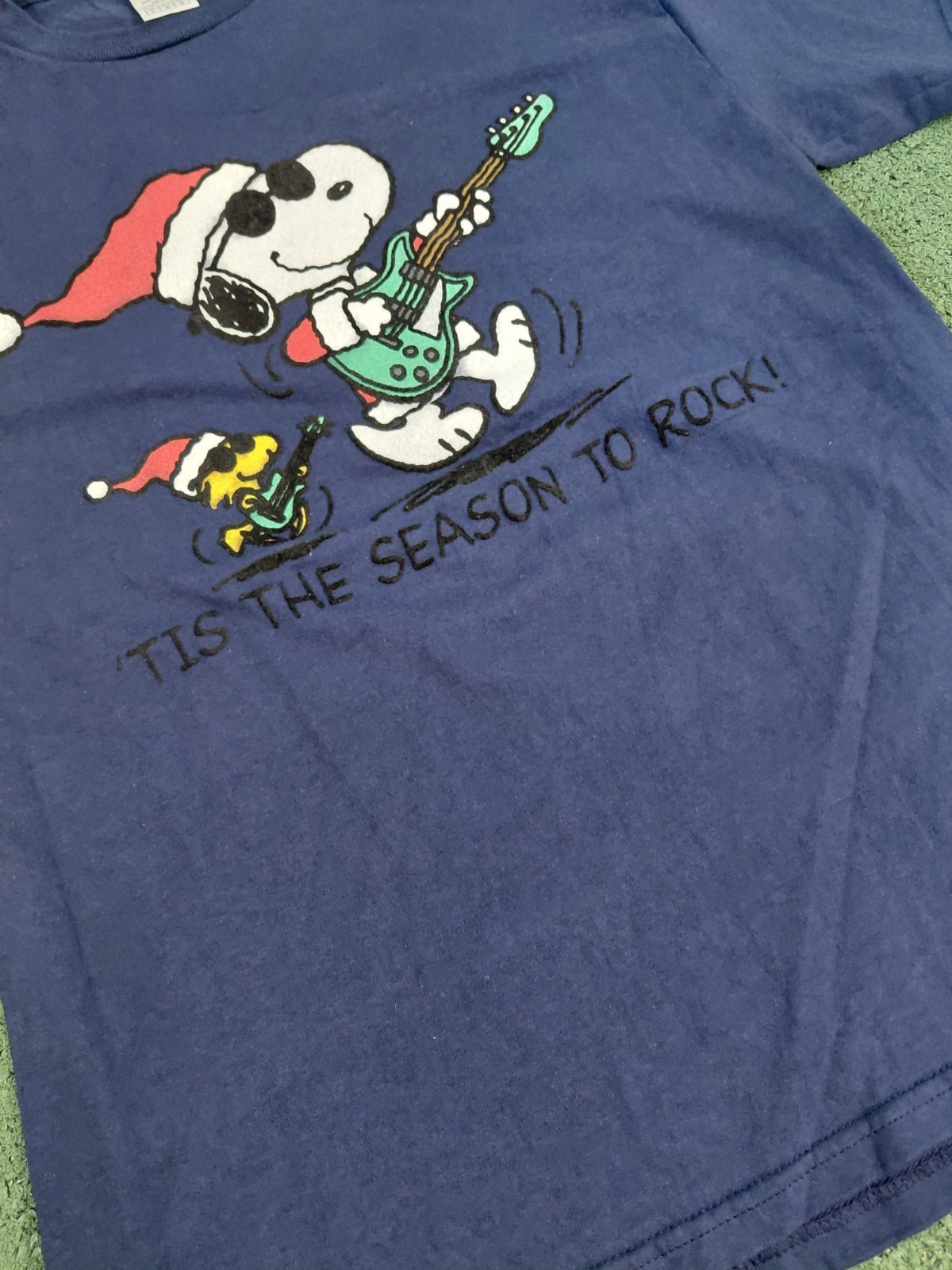 VINTAGE 90’s Peanuts Tis The Season To Rock! Snoopy T Shirt Size Large