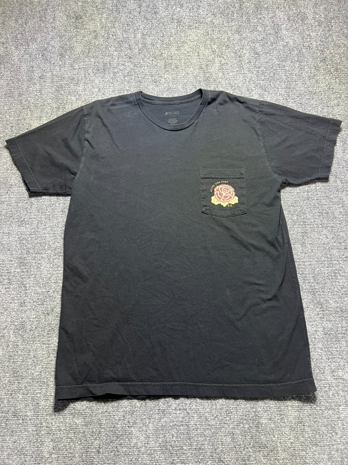 Mens LG Active T Shirt w/ front pocket & floral print on the pocket