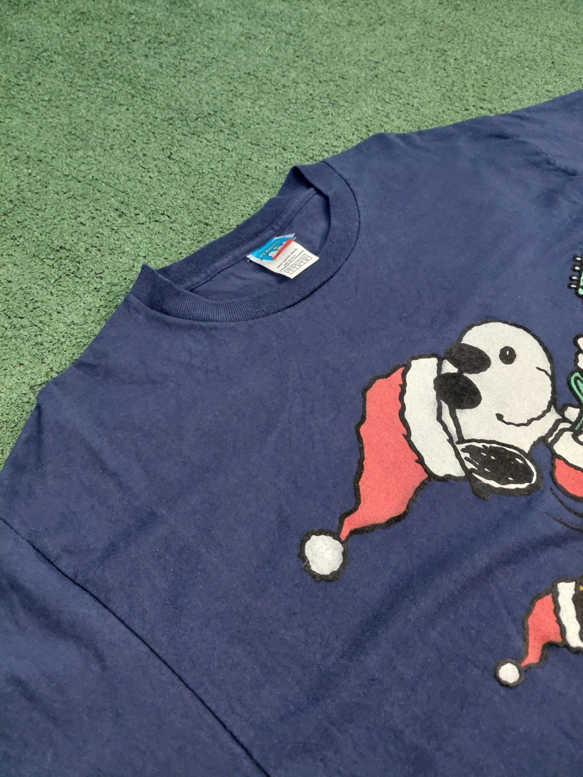 VINTAGE 90’s Peanuts Tis The Season To Rock! Snoopy T Shirt Size Large