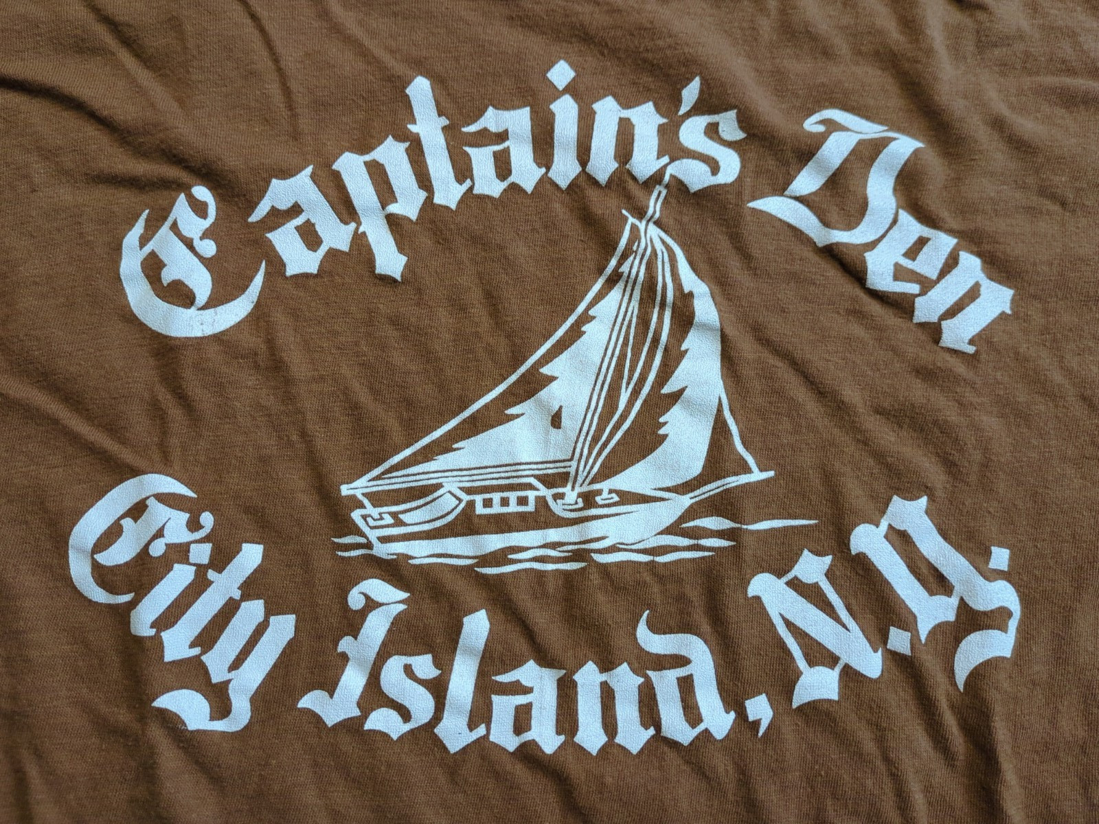 Vintage Captain’s Den City Island N.Y. T Shirt Brown Large Cotton Single Stitch