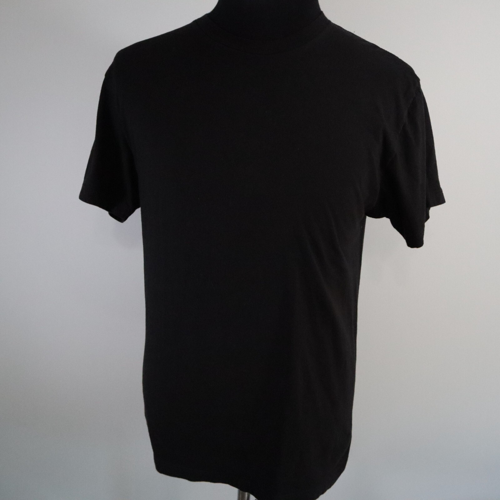 Roundtree & Yorke T-Shirt Mens Medium Crew Neck Tee Casual Black Short Sleeve