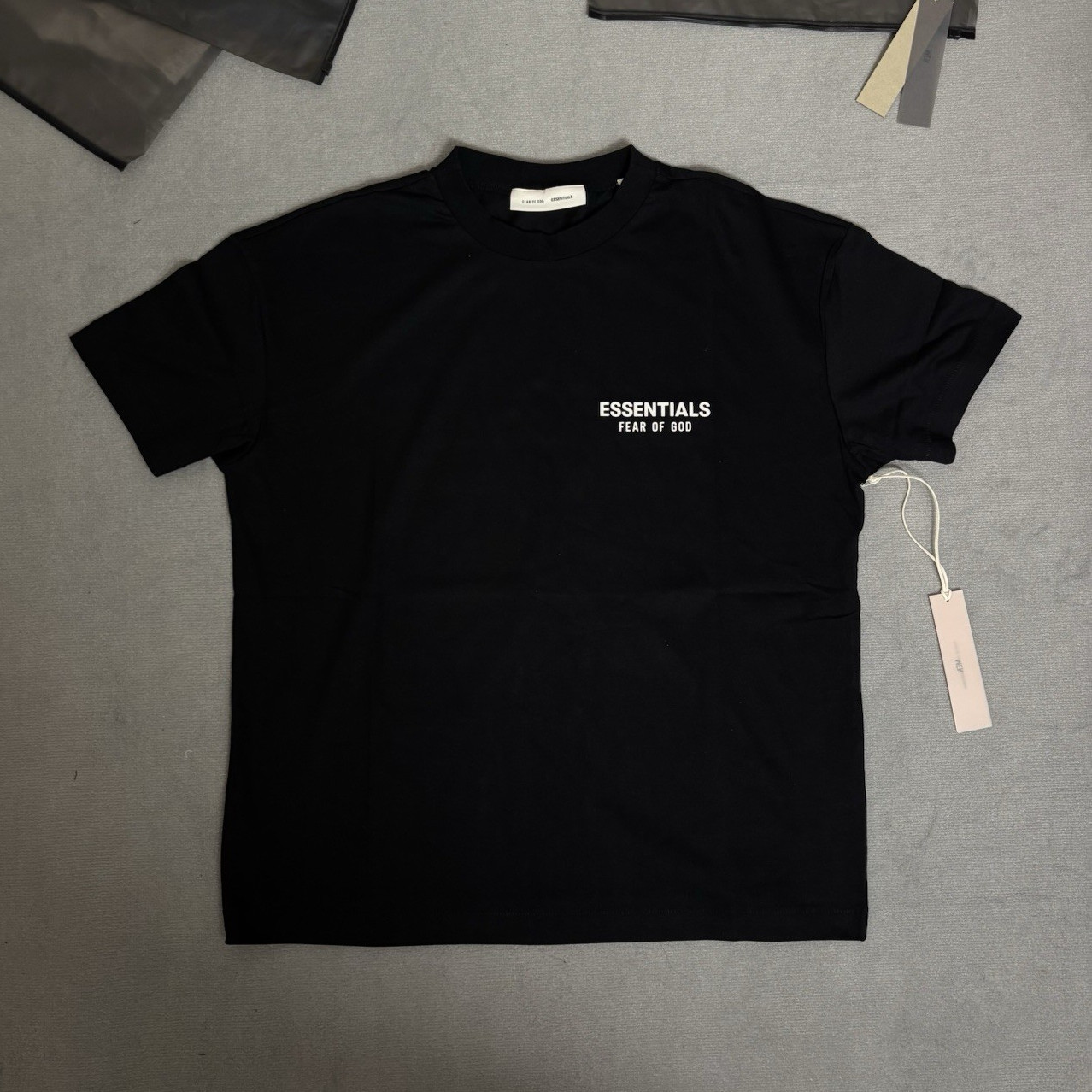 Fear of God ESSENTIALS Men’s M Black Logo Graphic Crew Neck Short Sleeve Tee