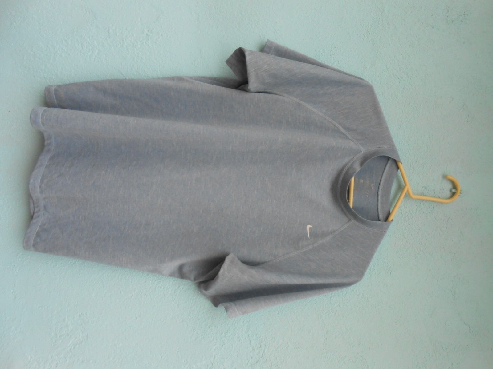 NIKE DRIFIT TEE-SHIRT SIZE LARGE PALE BLUE GRAY LIGHT FABRIC MACHINE WASH