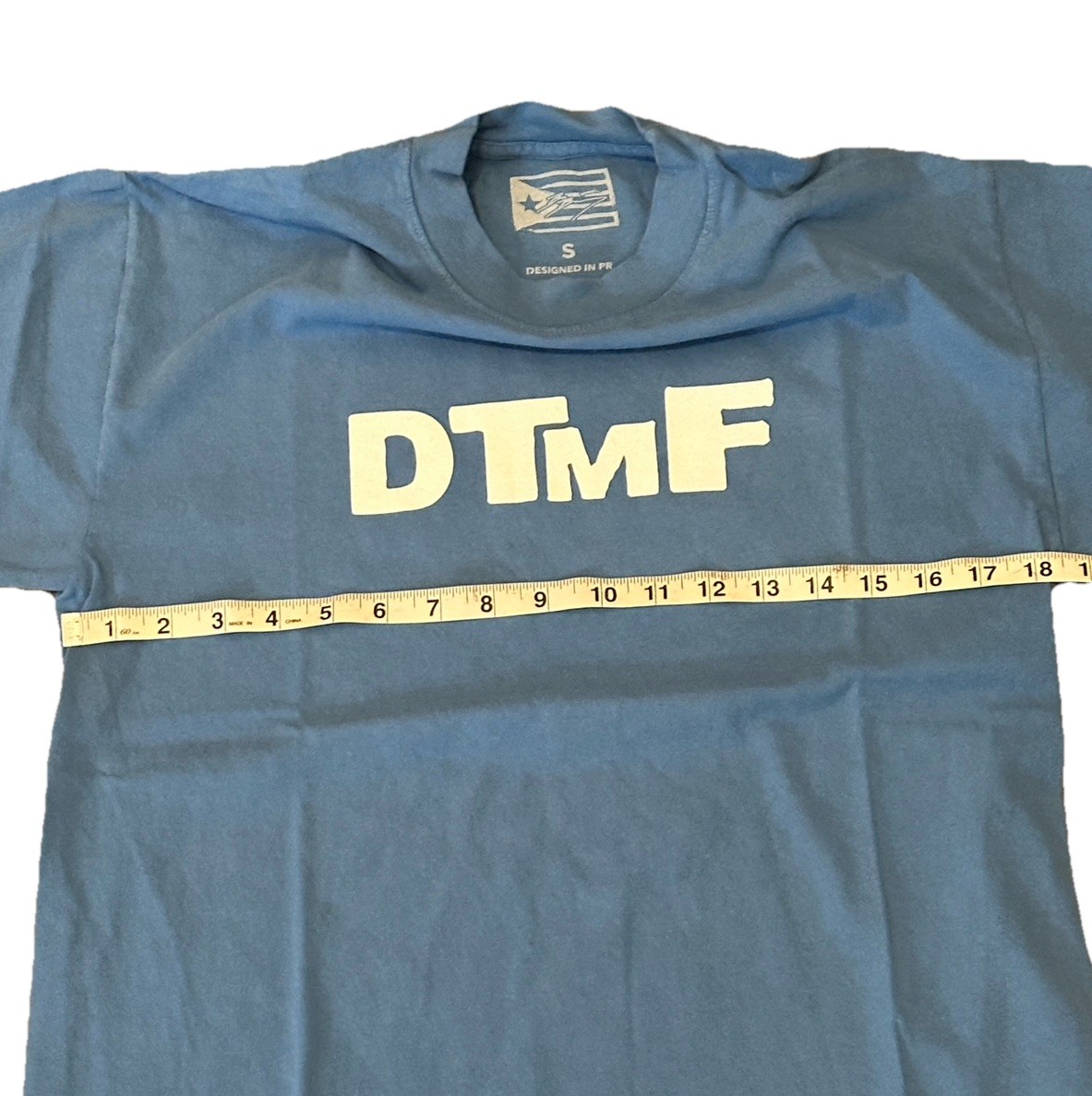Bad Bunny DTMF T-Shirt Size Small Blue Plastic Chair Official Merch Puerto Rico