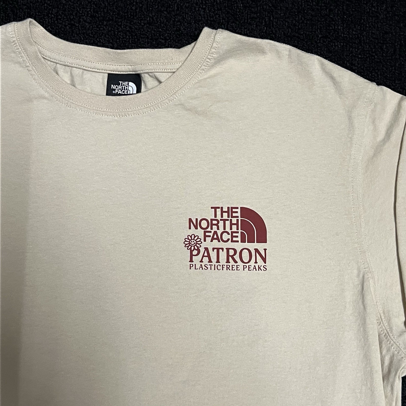 The North Face Long Sleeve T-Shirt Plastic Free Peaks Patron Mens Large Beige