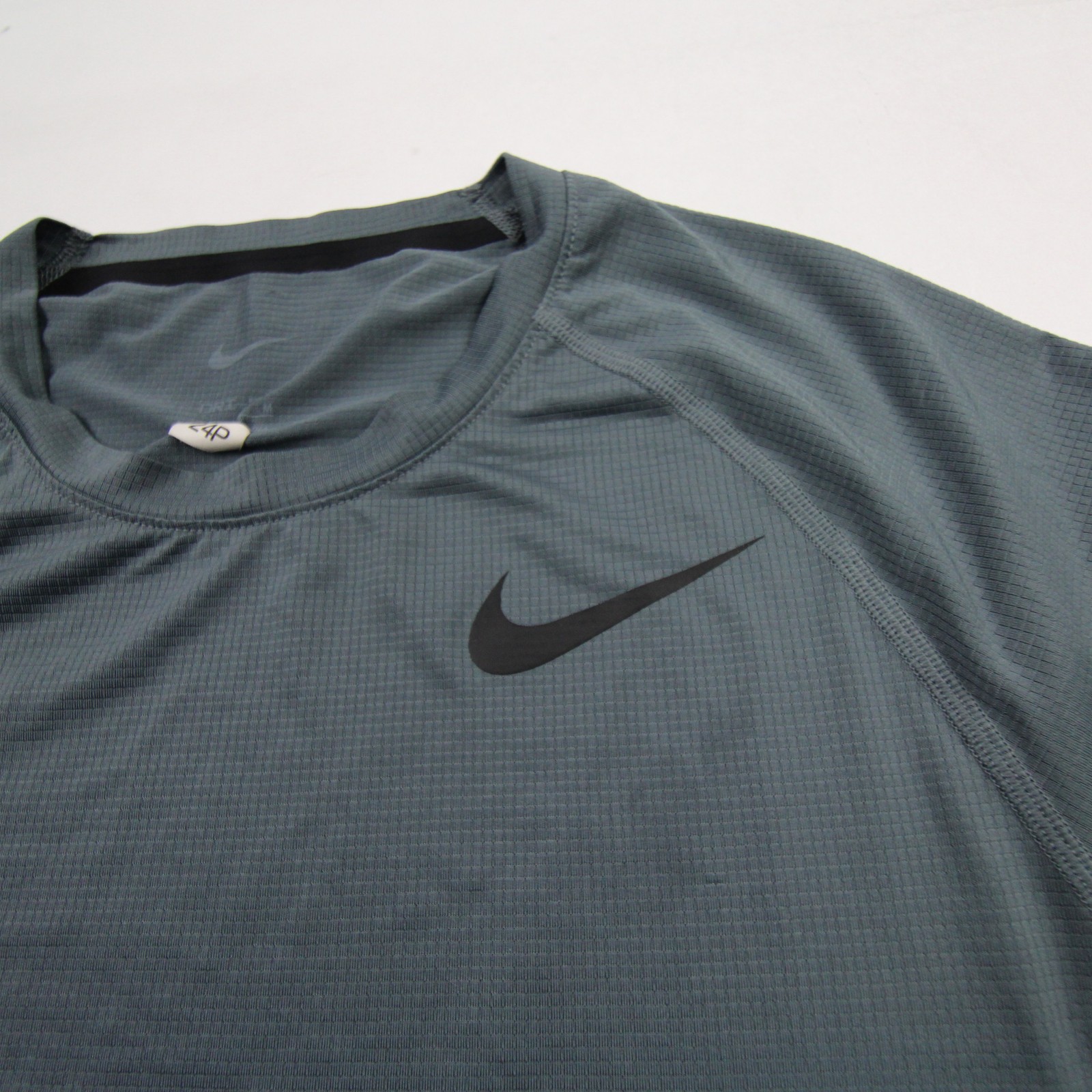 Nike Dri-Fit Short Sleeve Shirt Men’s Dark Gray Used M