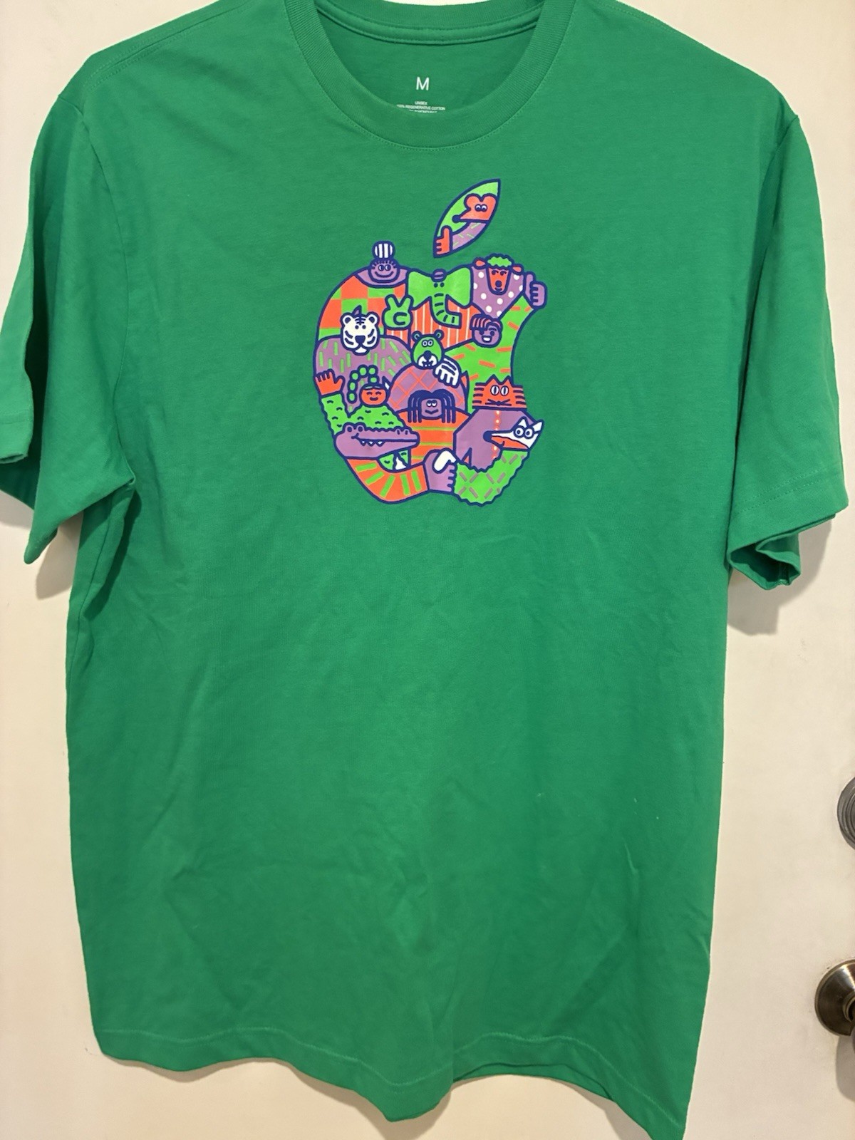 Apple Summer Camp T-shirt MEDIUM Green by Tony Shiau