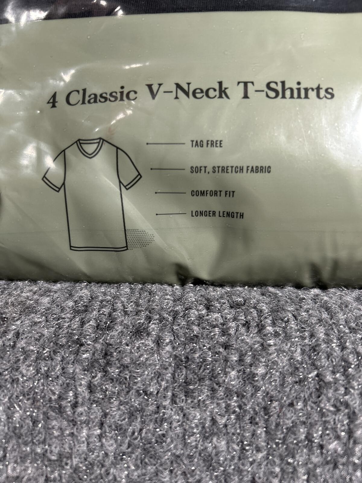 Goodfellow & Co Men’s Classic V-Neck T-Shirts 4-Pack Black Size L 42/44