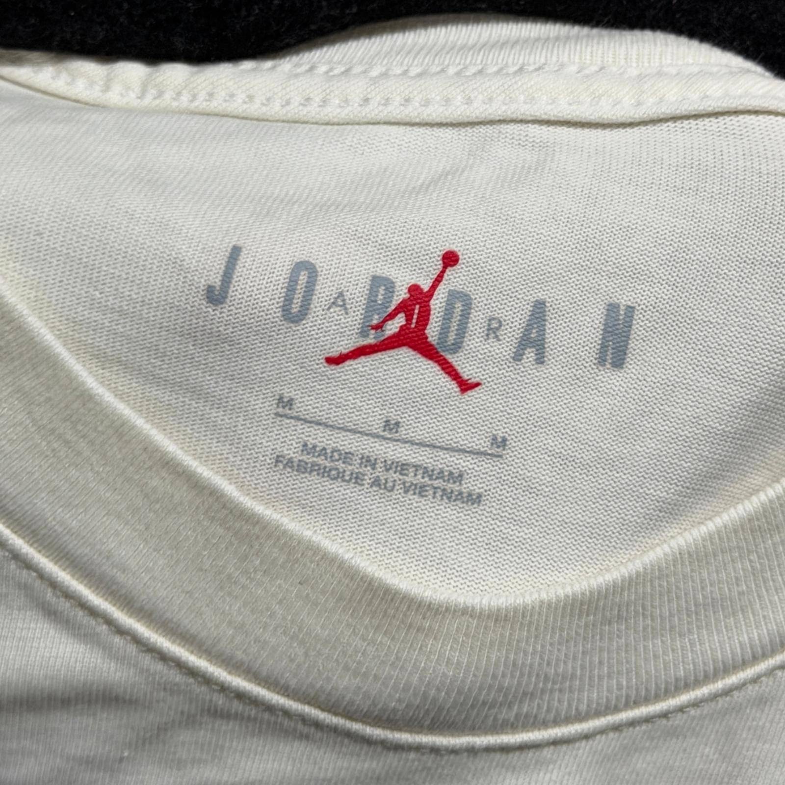 Jordan Flight Men’s MEDIUM T-shirt Sail Cream Air Jordan 1 Graphic Tee