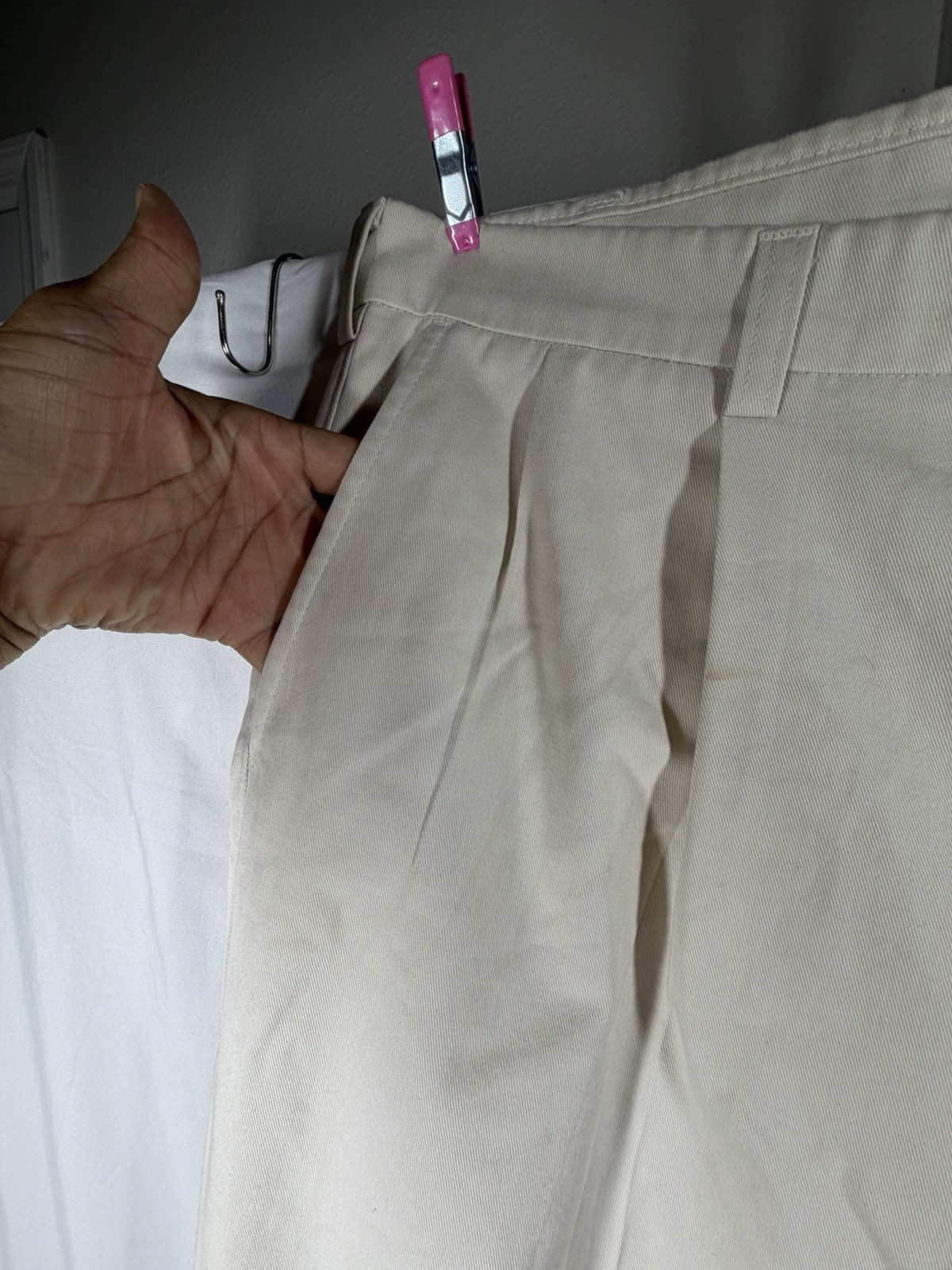 St. John’s Bay Men’s 40×34 Cream Chino Pants Relaxed Fit Pleated Front Cotton
