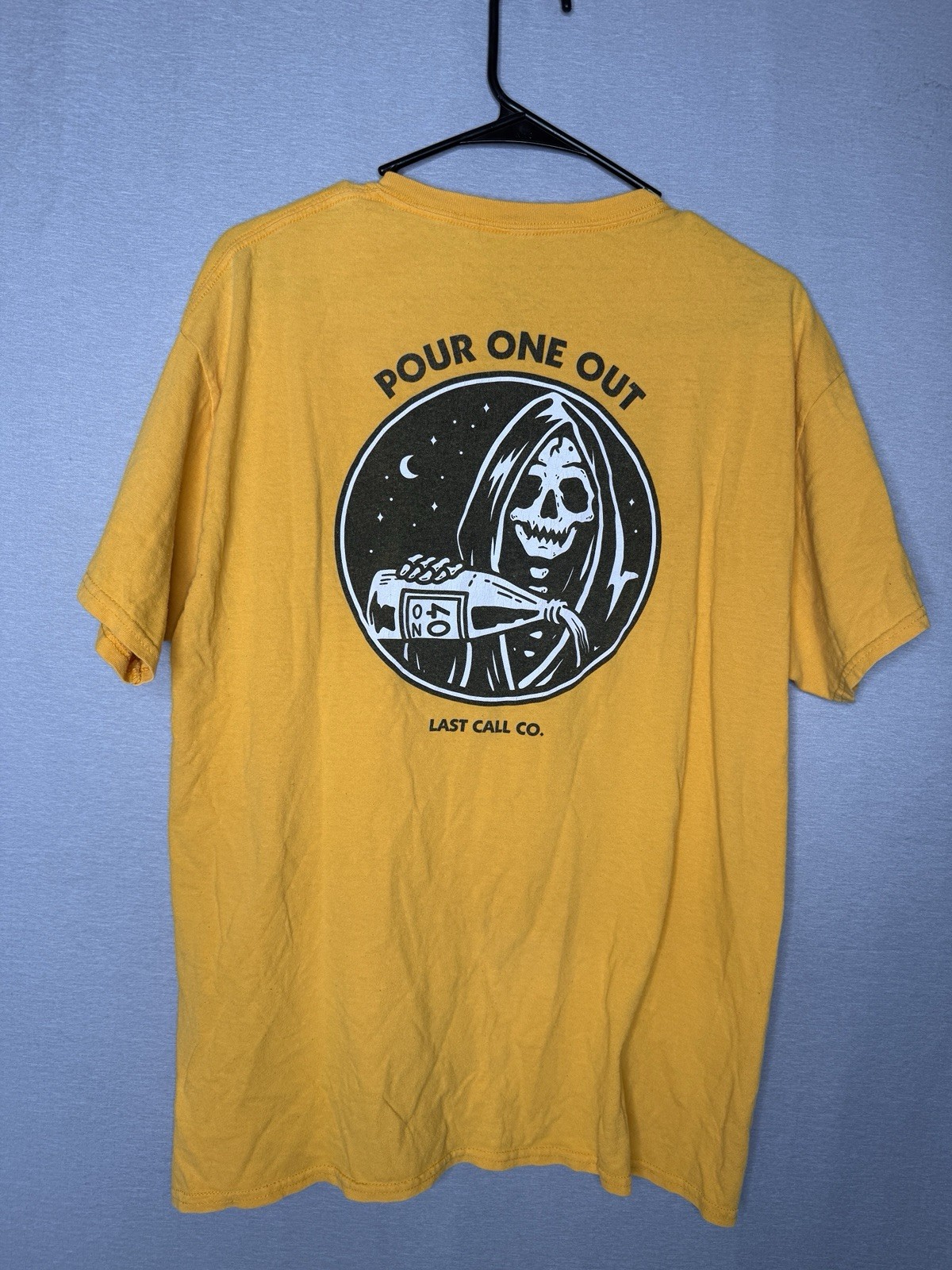 Last Call Co. Yellow Short Sleeve T-Shirt Pour One Out Mens Size Large